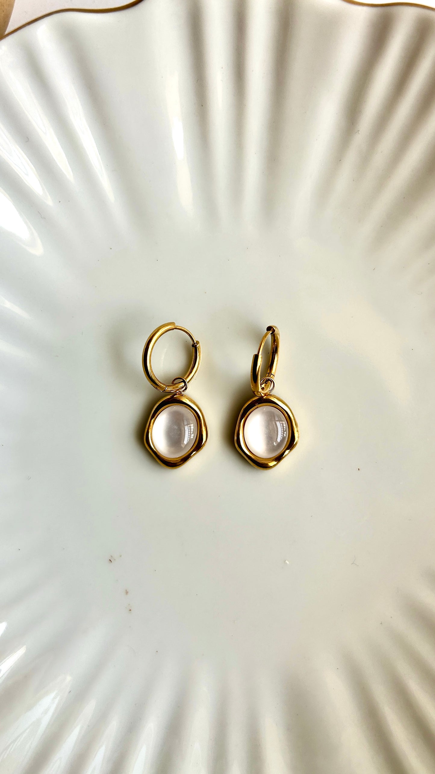 Luxe pearl hanging