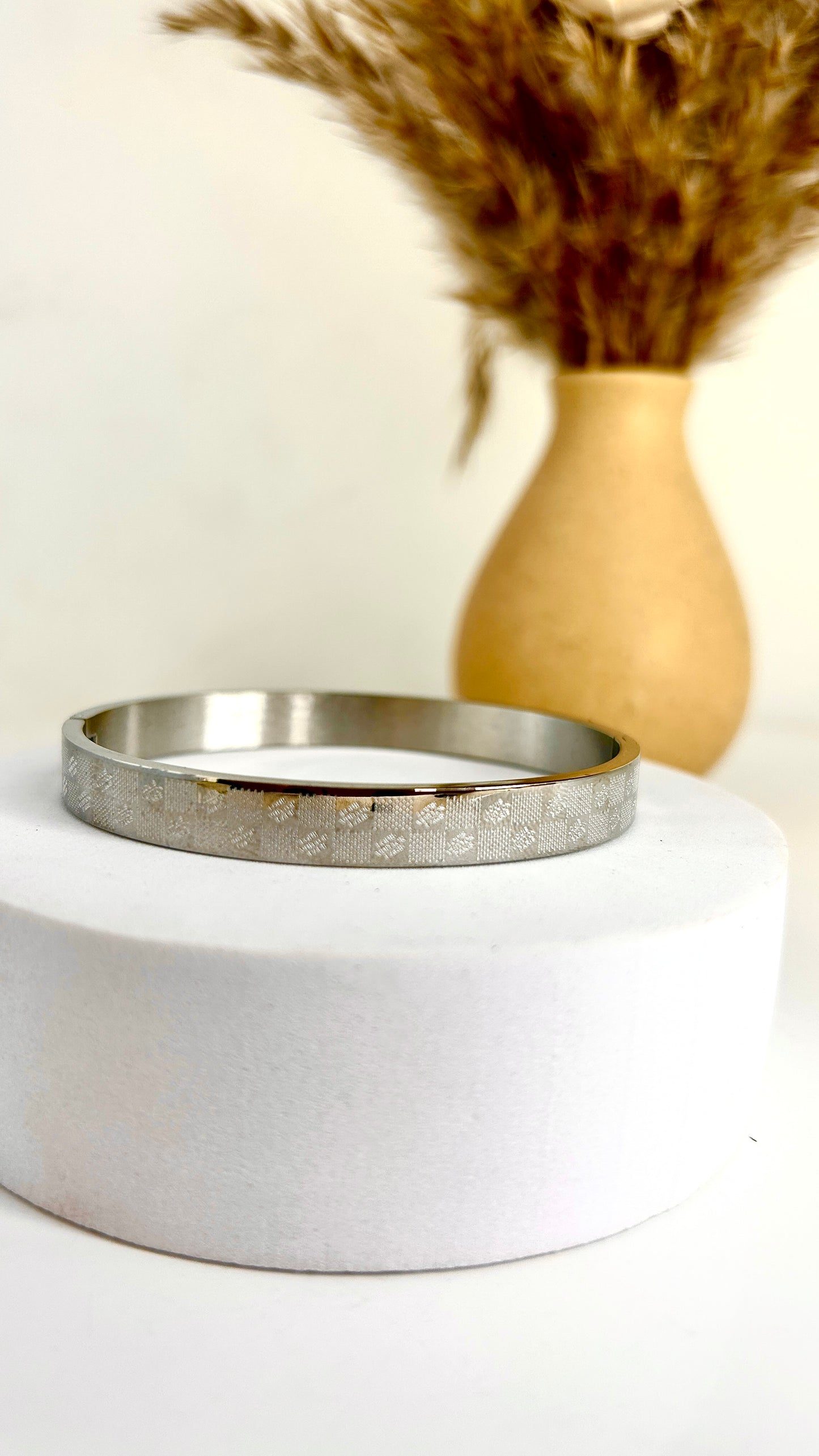 Men patterned bracelet