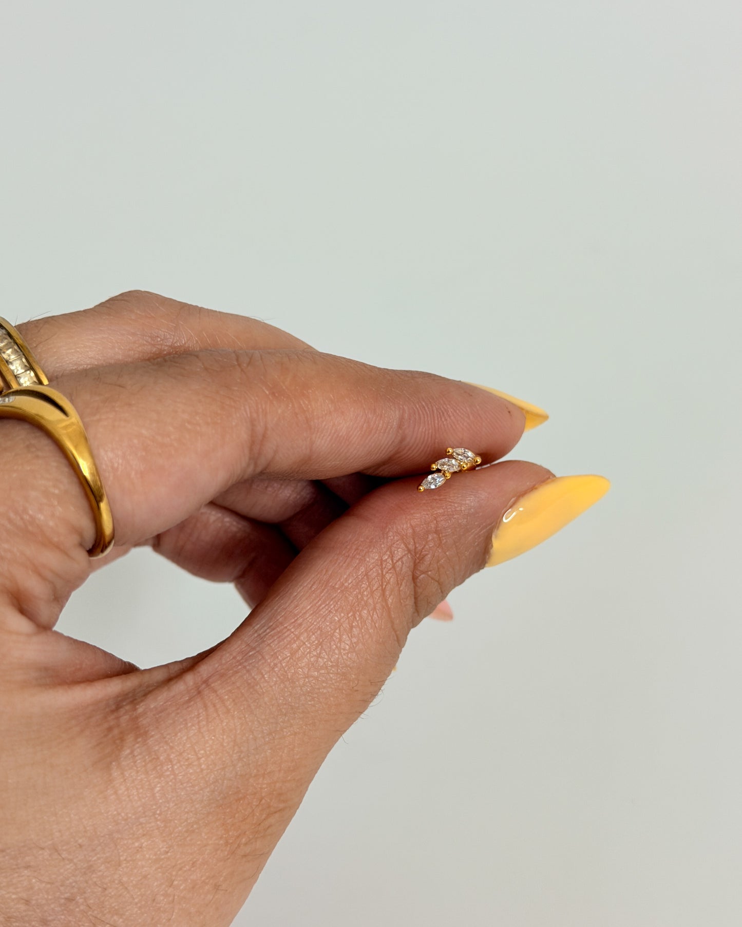 3 leaf ball back studs