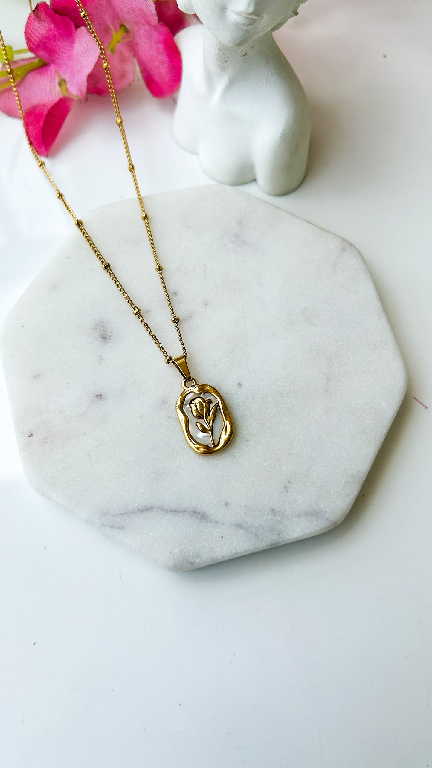 Vintage rose with beaded chain