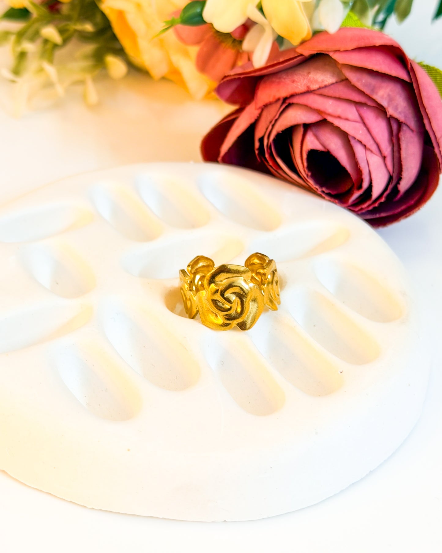 Rose band adjustable ring