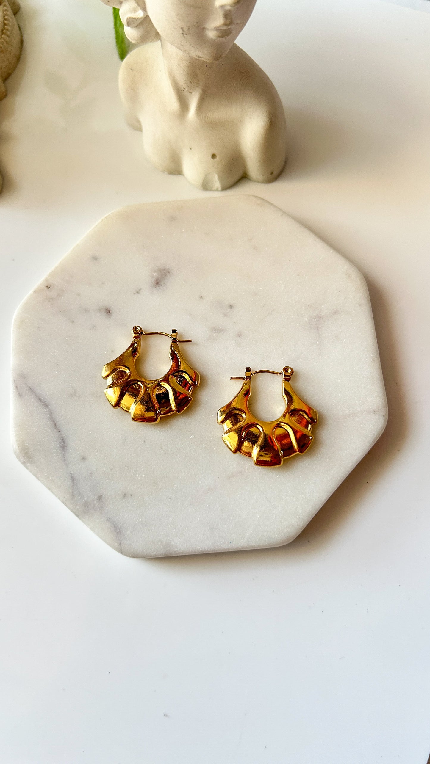 Bella hoops