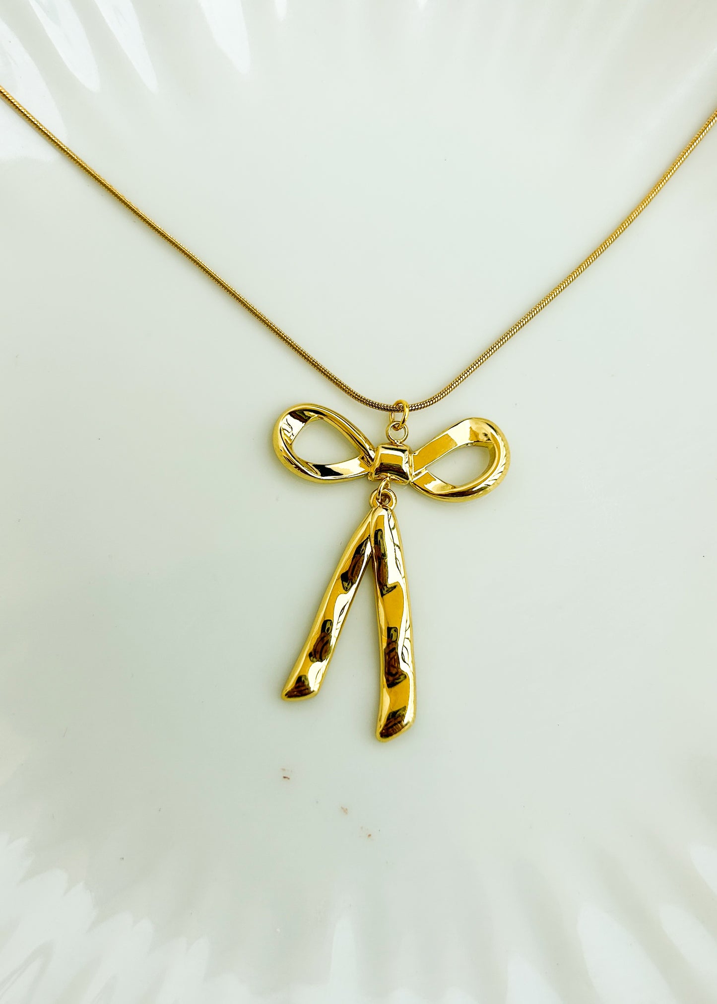 Lacey bow Necklace