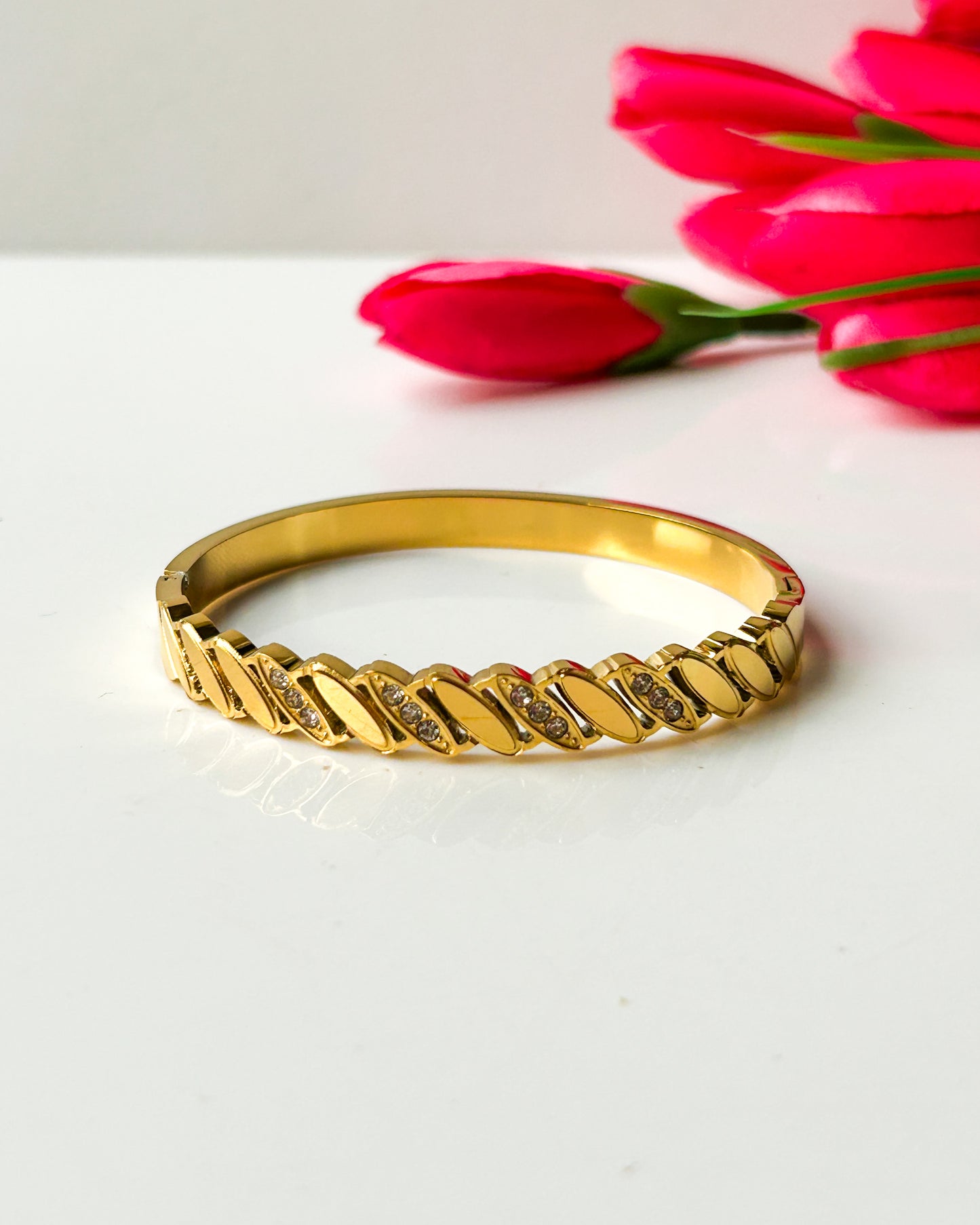 Neila thin wrist bracelet
