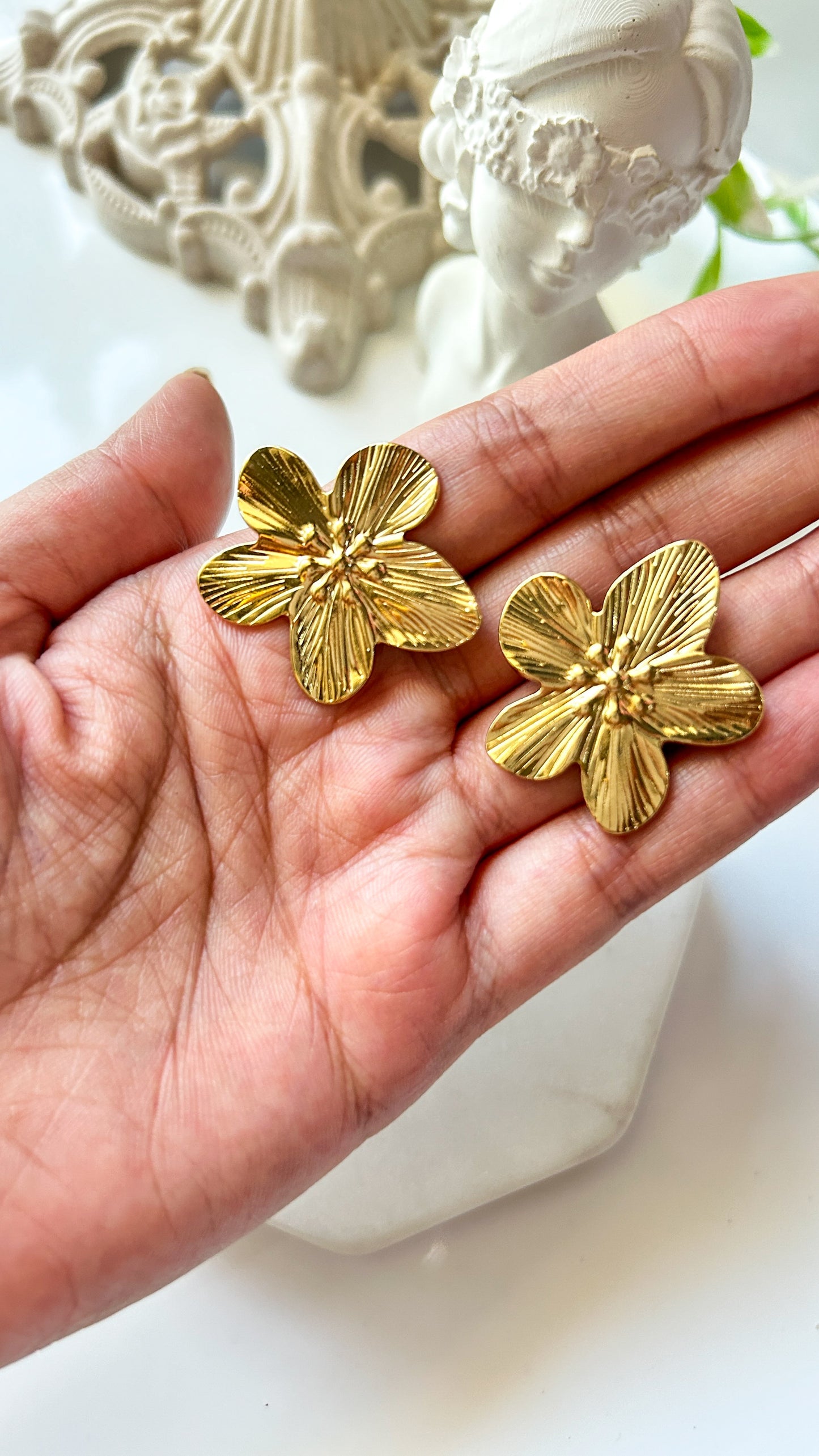 Premium flaura studs