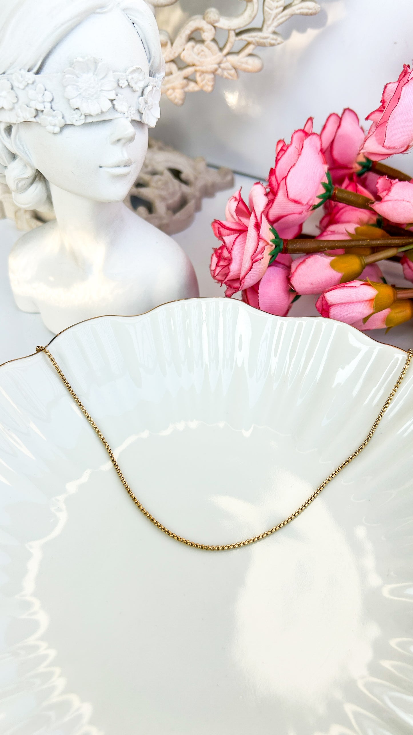 Thin box chain