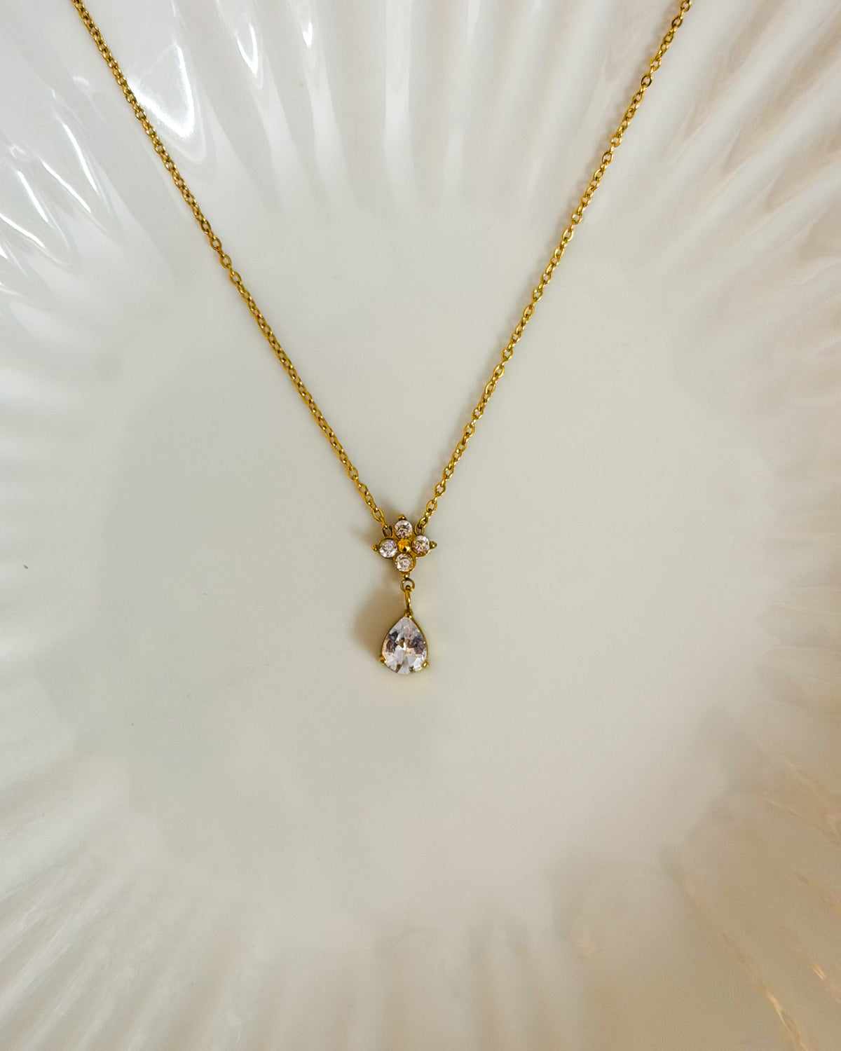 Tear drop with flower stone necklace