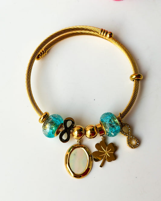 Clover charm bracelet