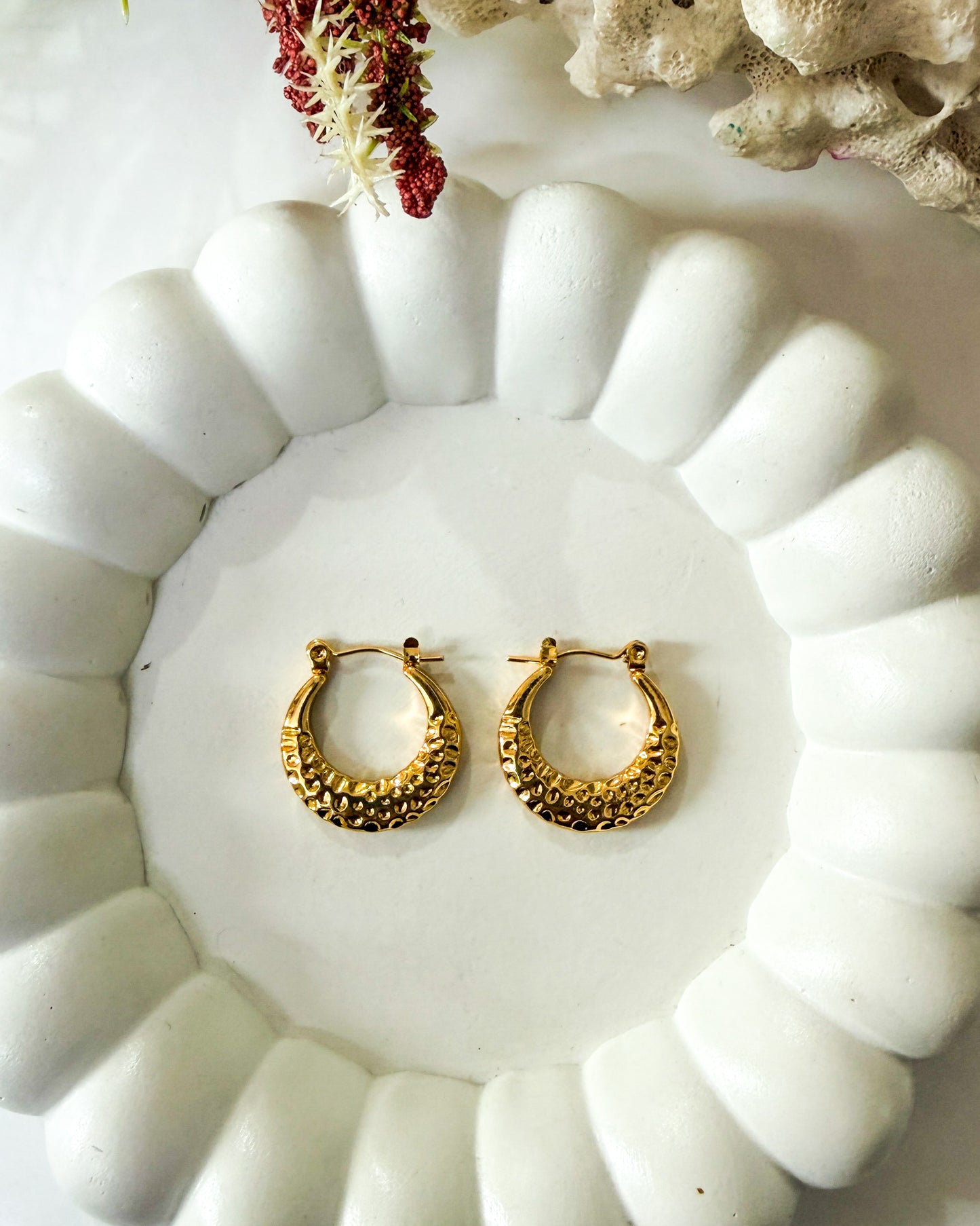 Classic crushed round hoops