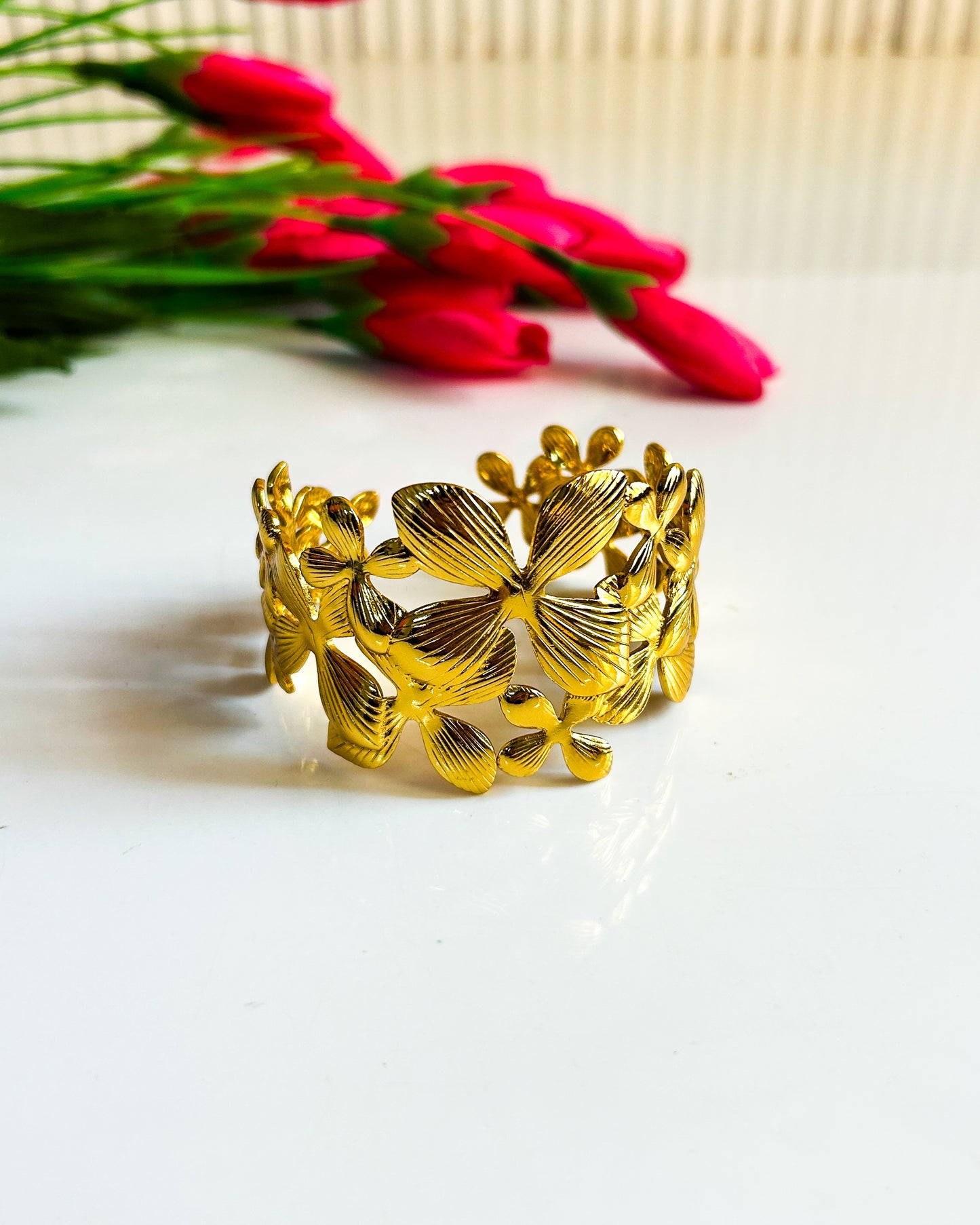 Floral chunky adjustable bracelet