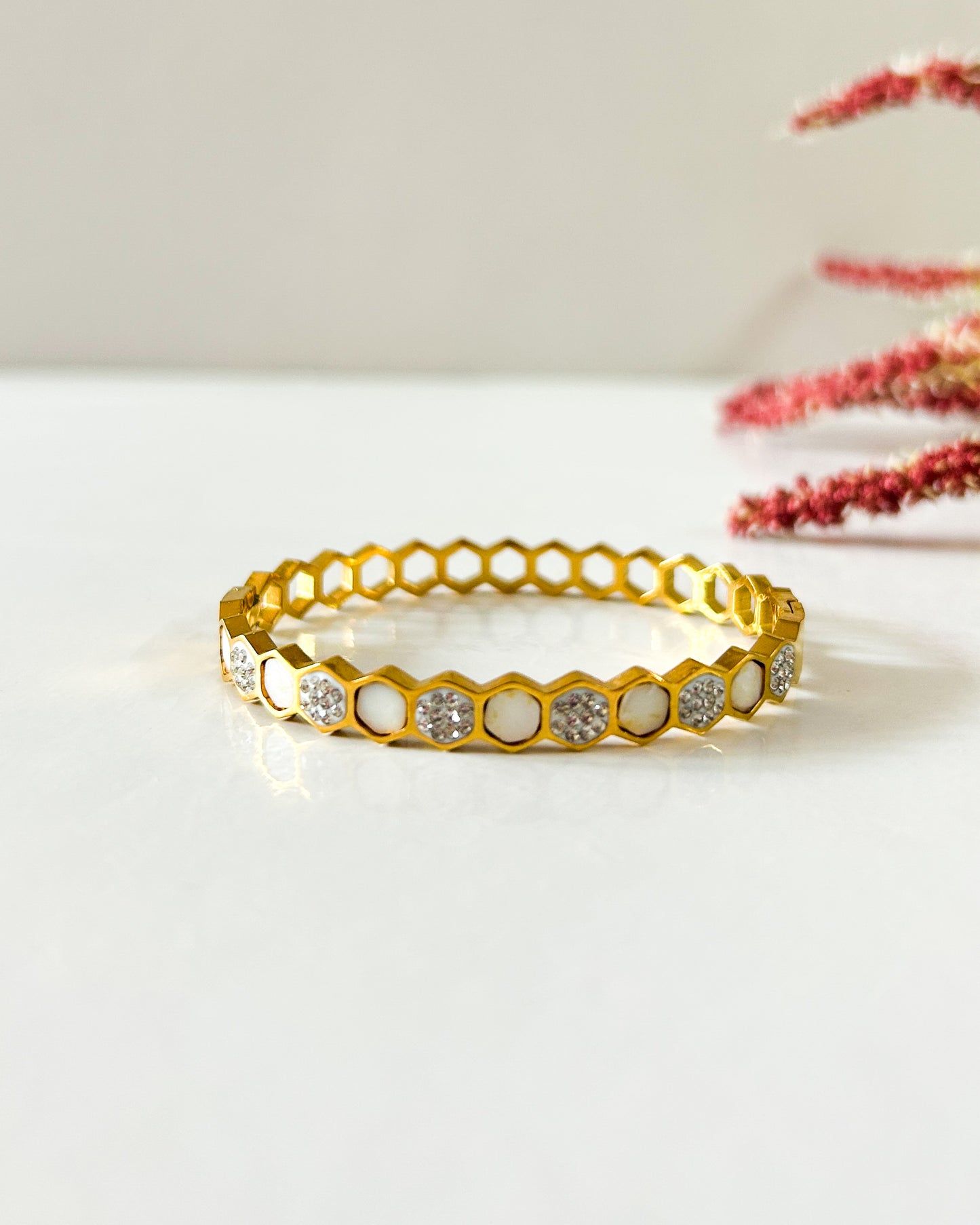 Mop Honeycomb thin wrist bracelet