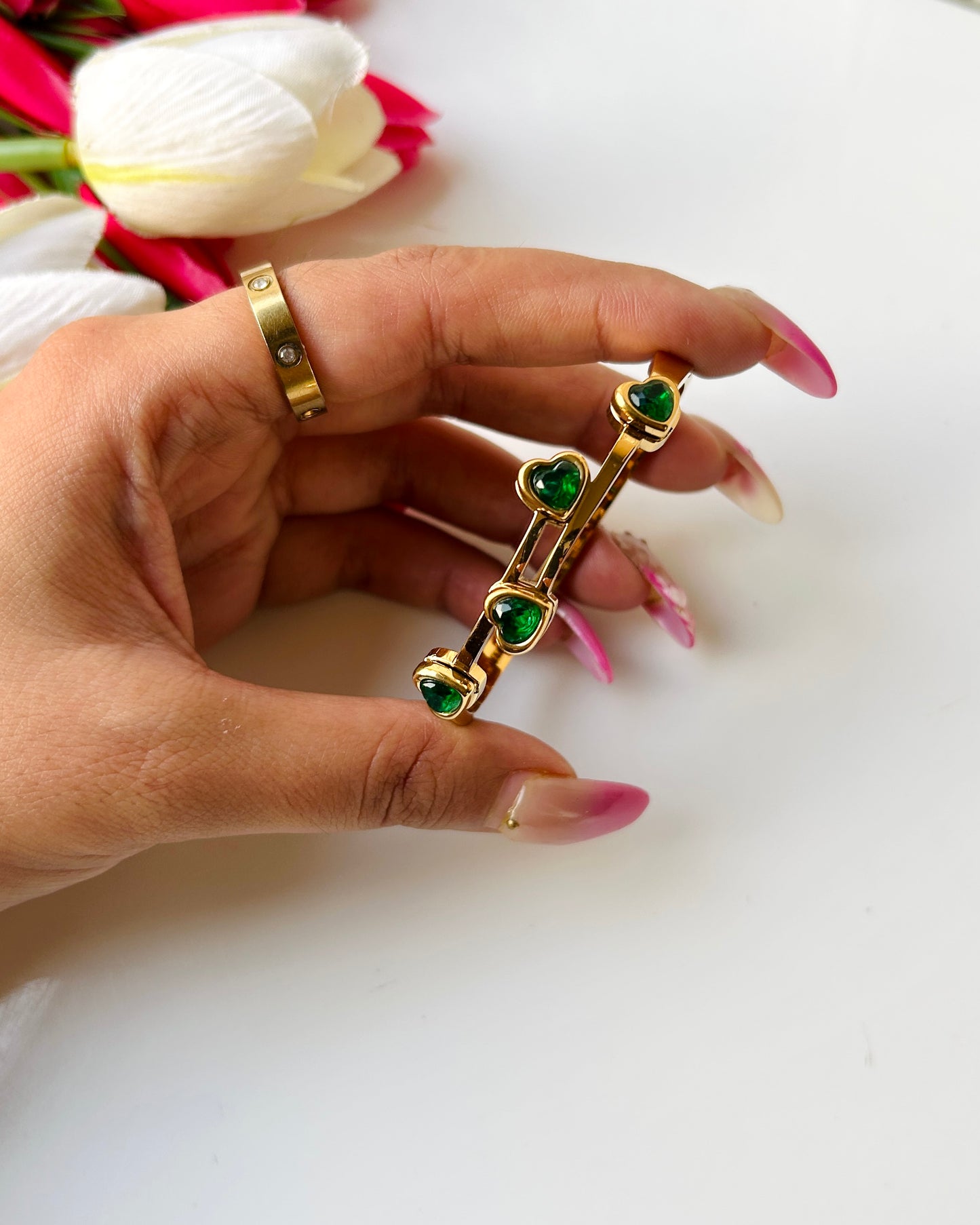 Green heart thin wrist / baby size bracelet