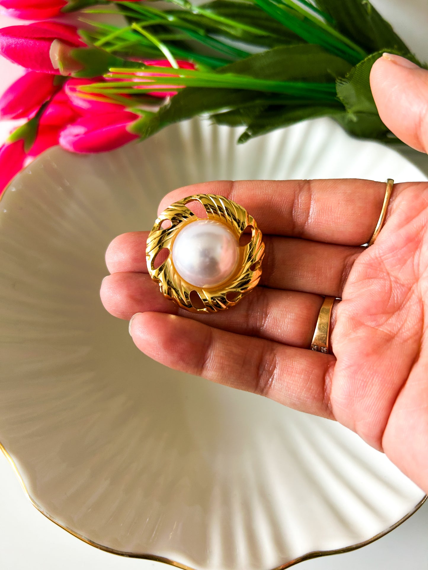 Medium pearl studs