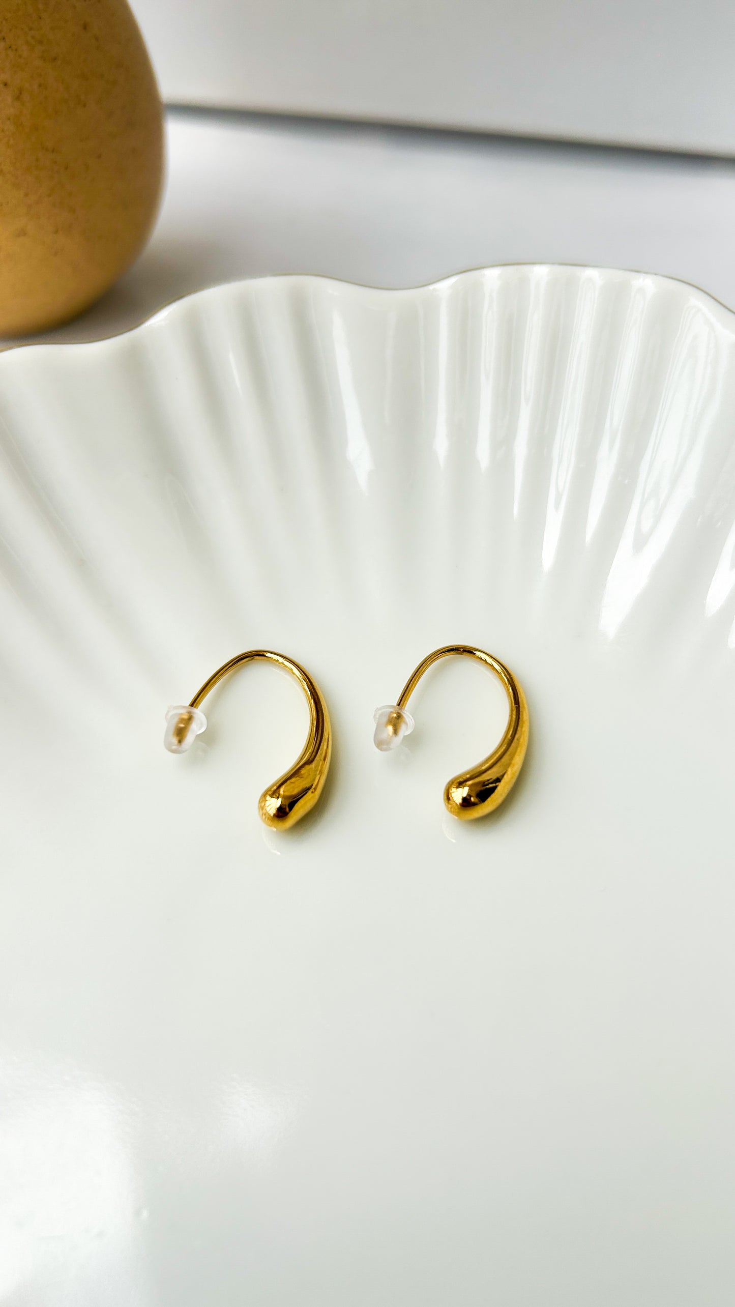 Viral drop earrings