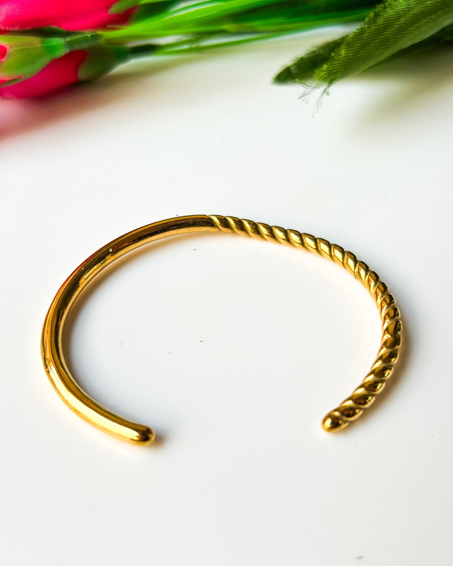 Two faced openable adjustable bracelet