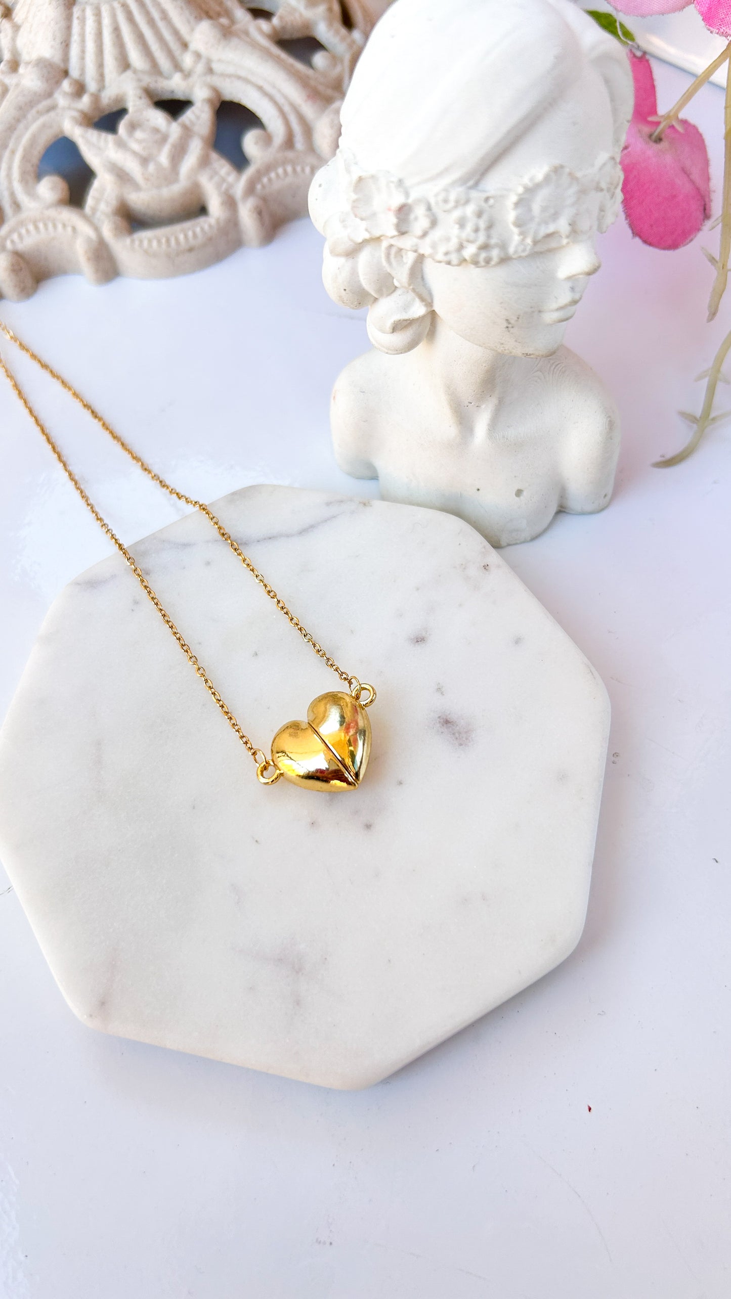 Magnetic heart necklace