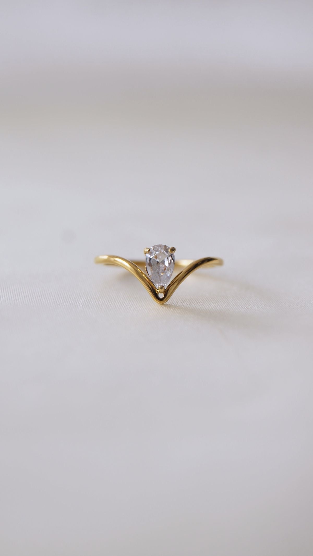 V shape ring with pear cut solitaire