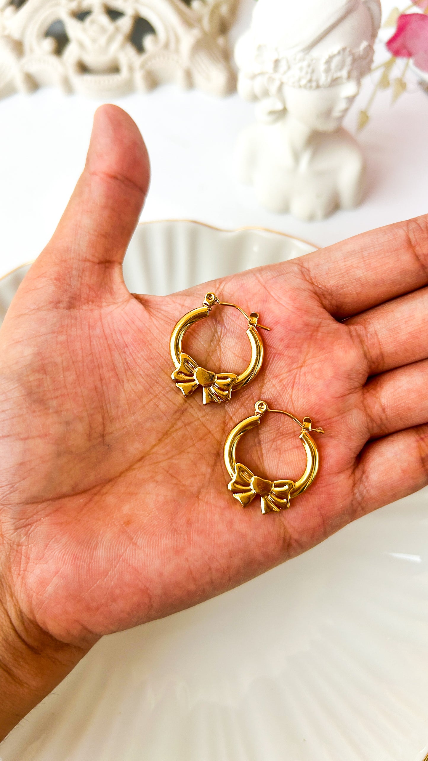 Bow detailed hoops
