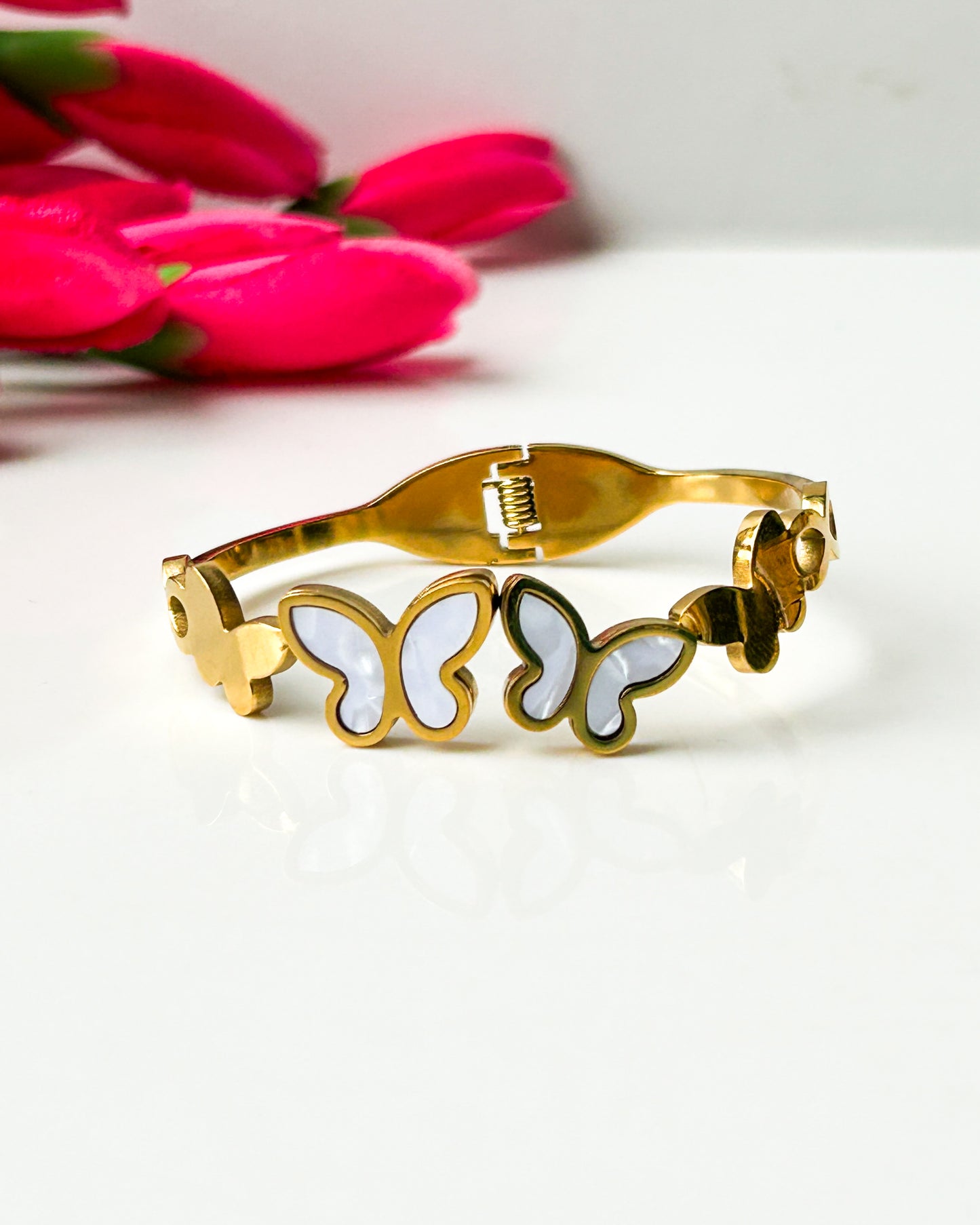 Mop butterfly thin wrist / baby size bracelet