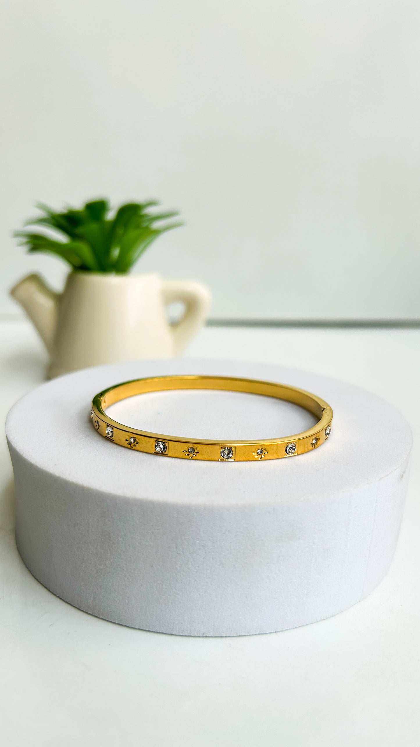 Studded star thin wrist / baby size bracelet
