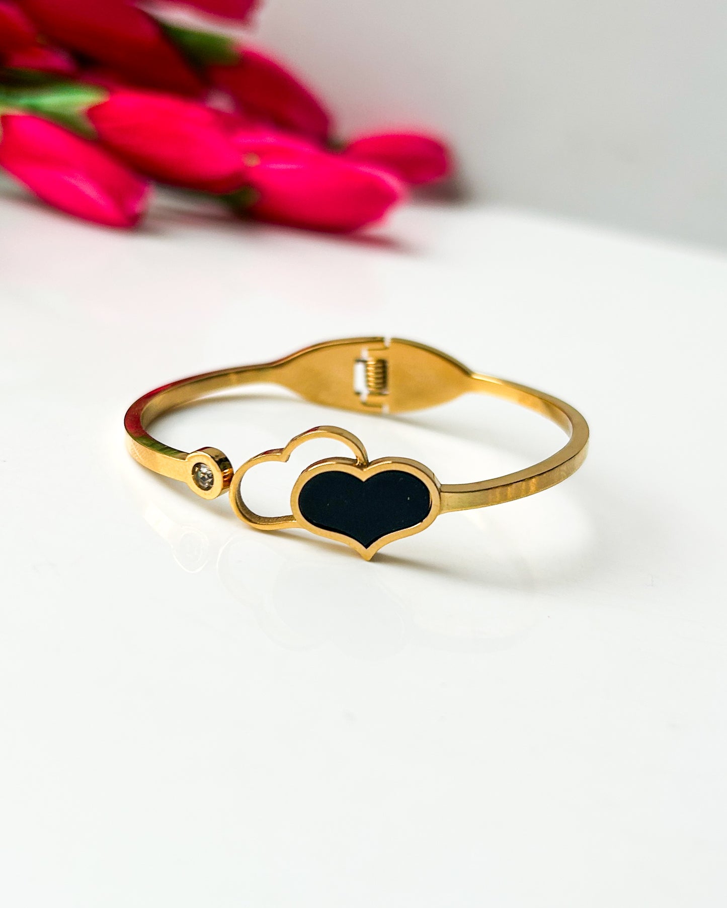 Dual heart thin wrist bracelet