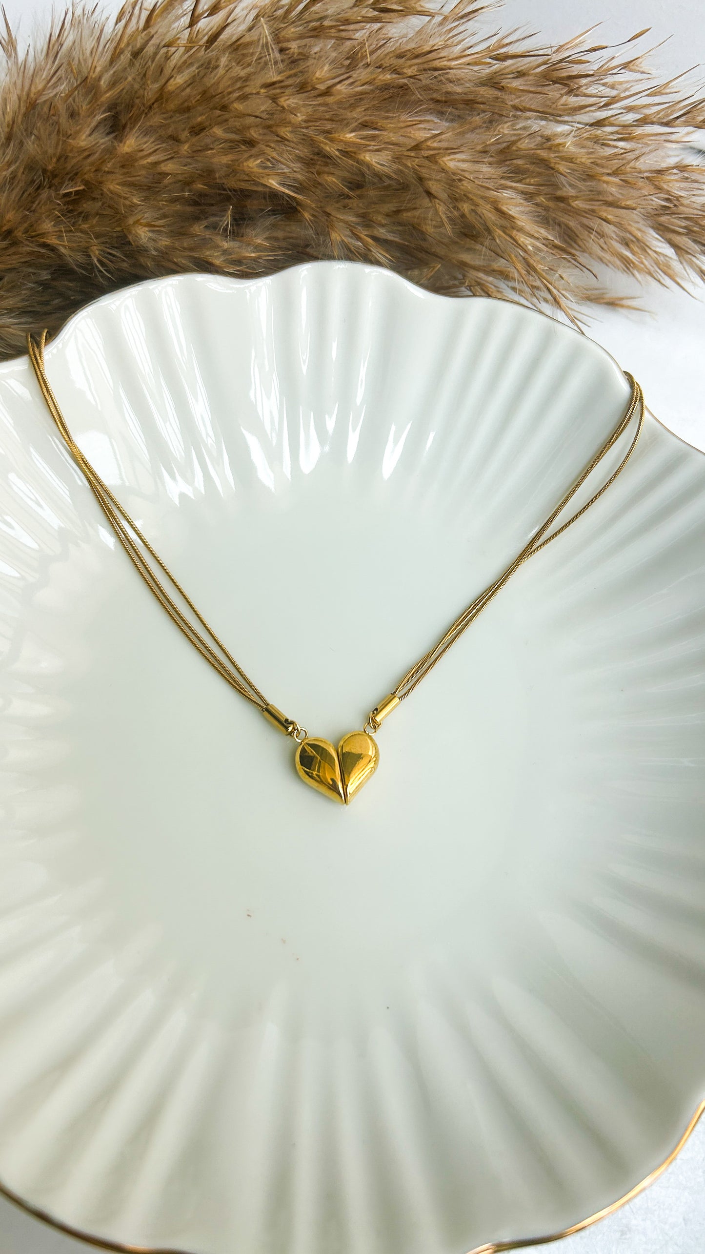 Magnetic heart necklace