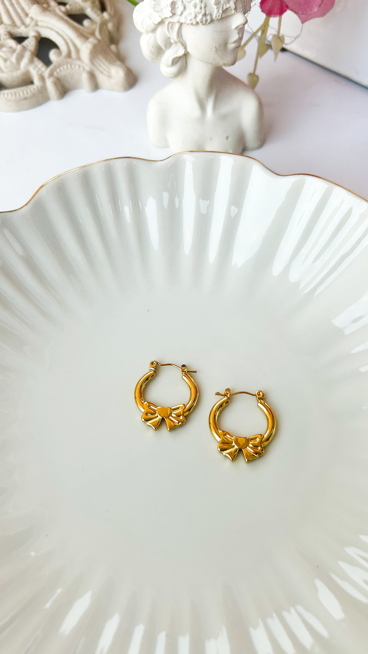 Bow detailed hoops