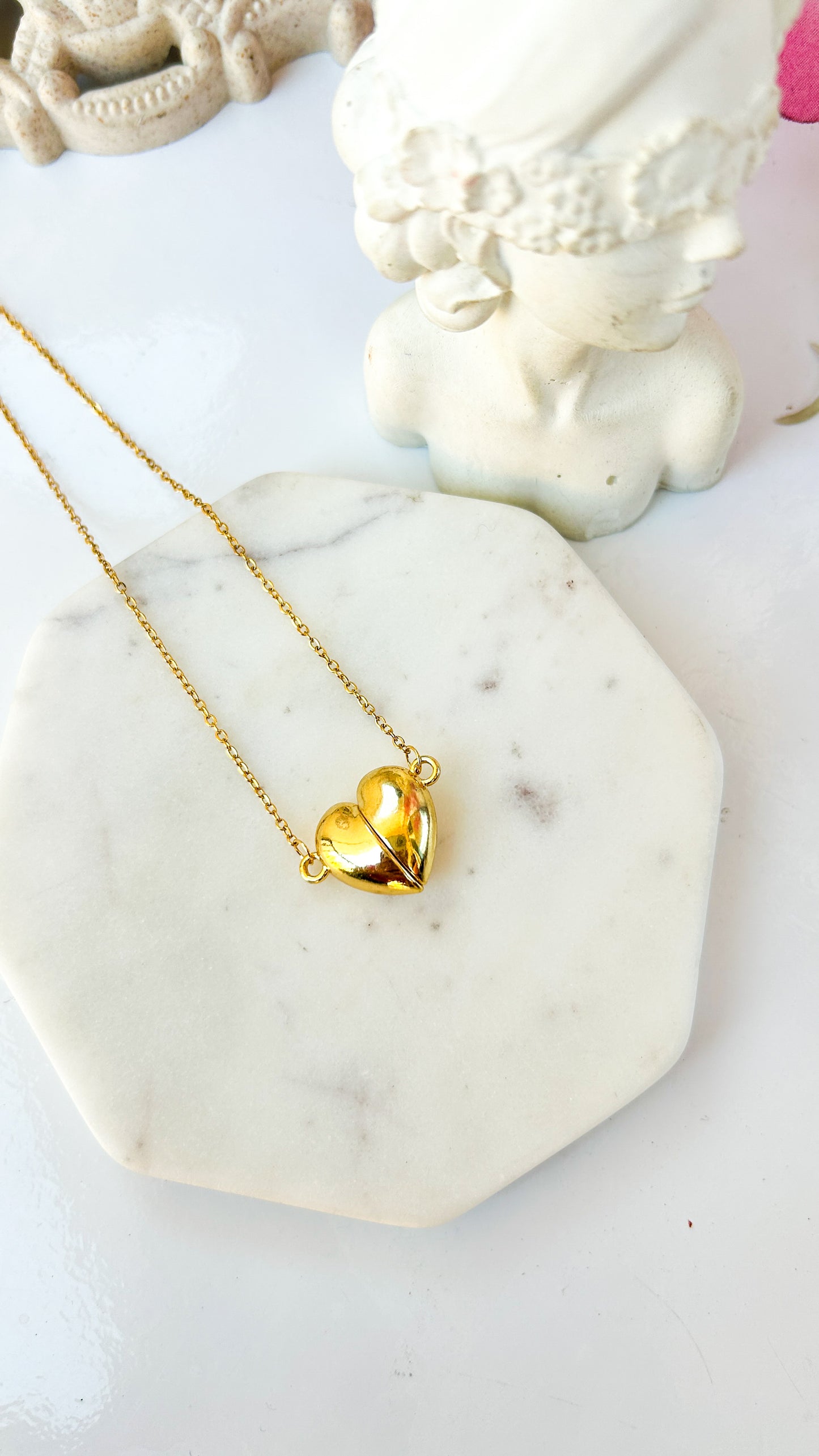 Magnetic heart necklace