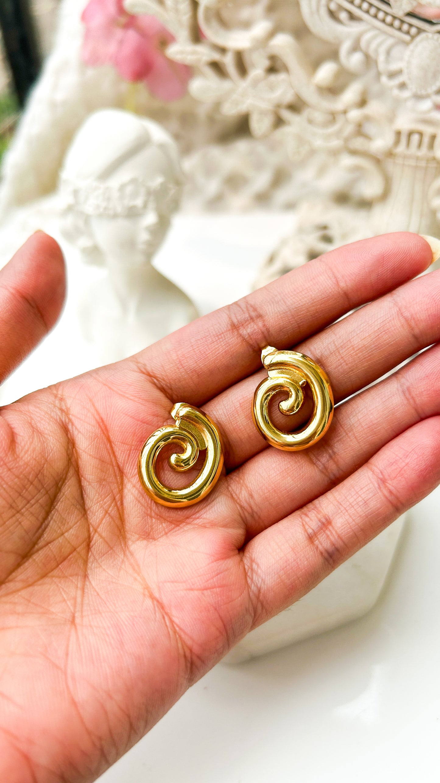 Spiral mini studs