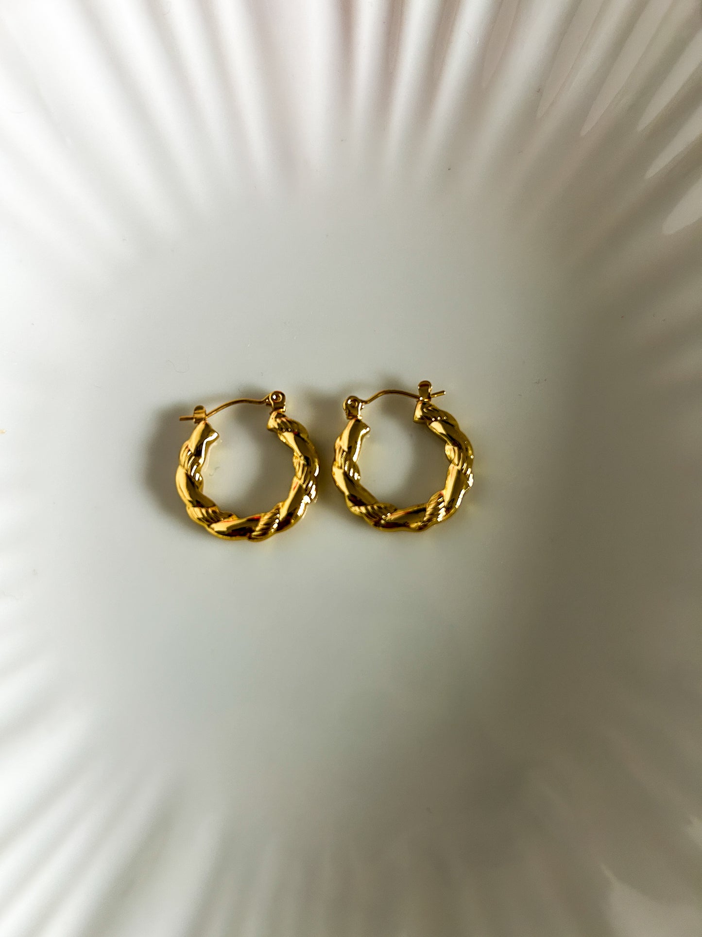 Medium twisted Hoops