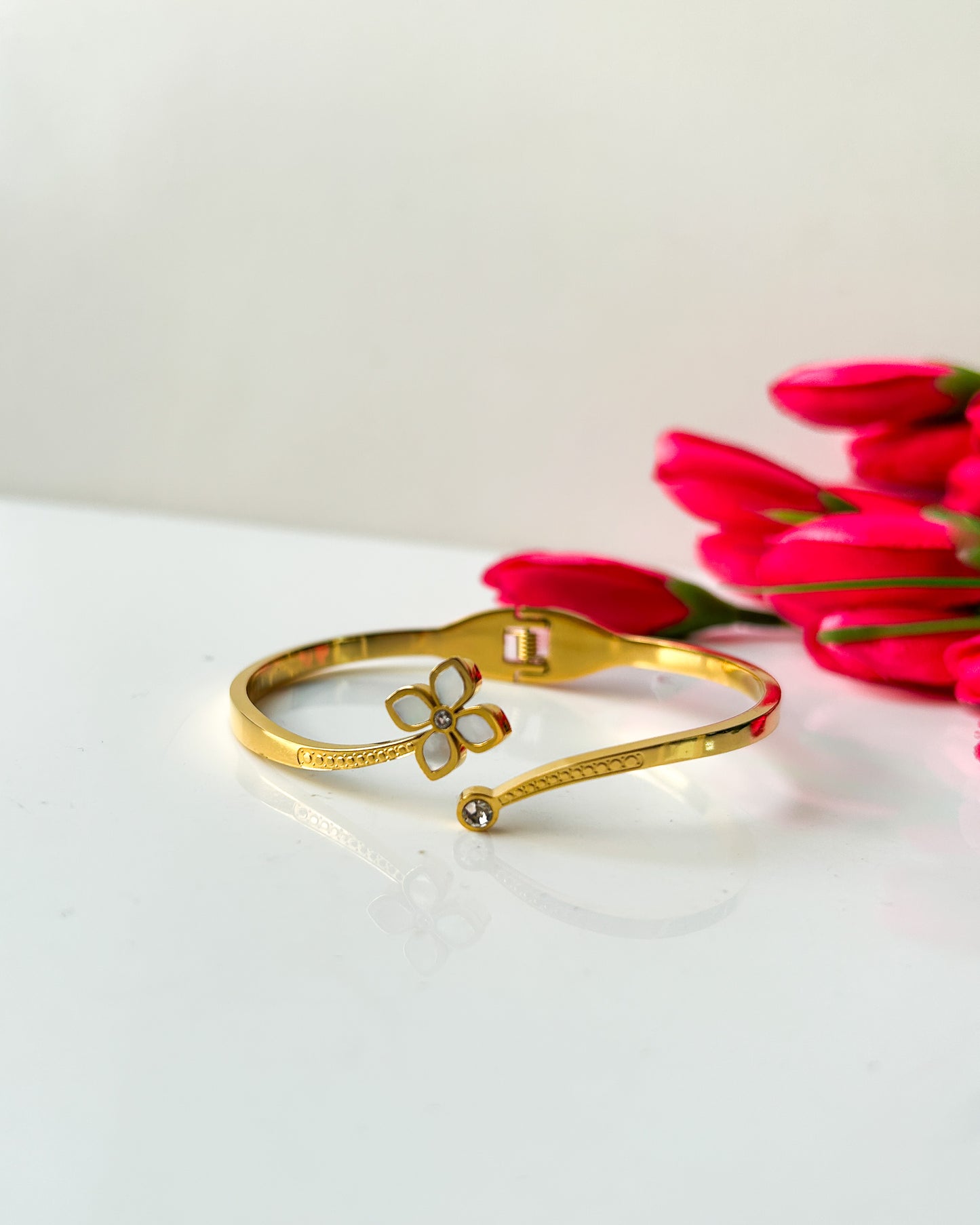 Pretty floral layered bracelet