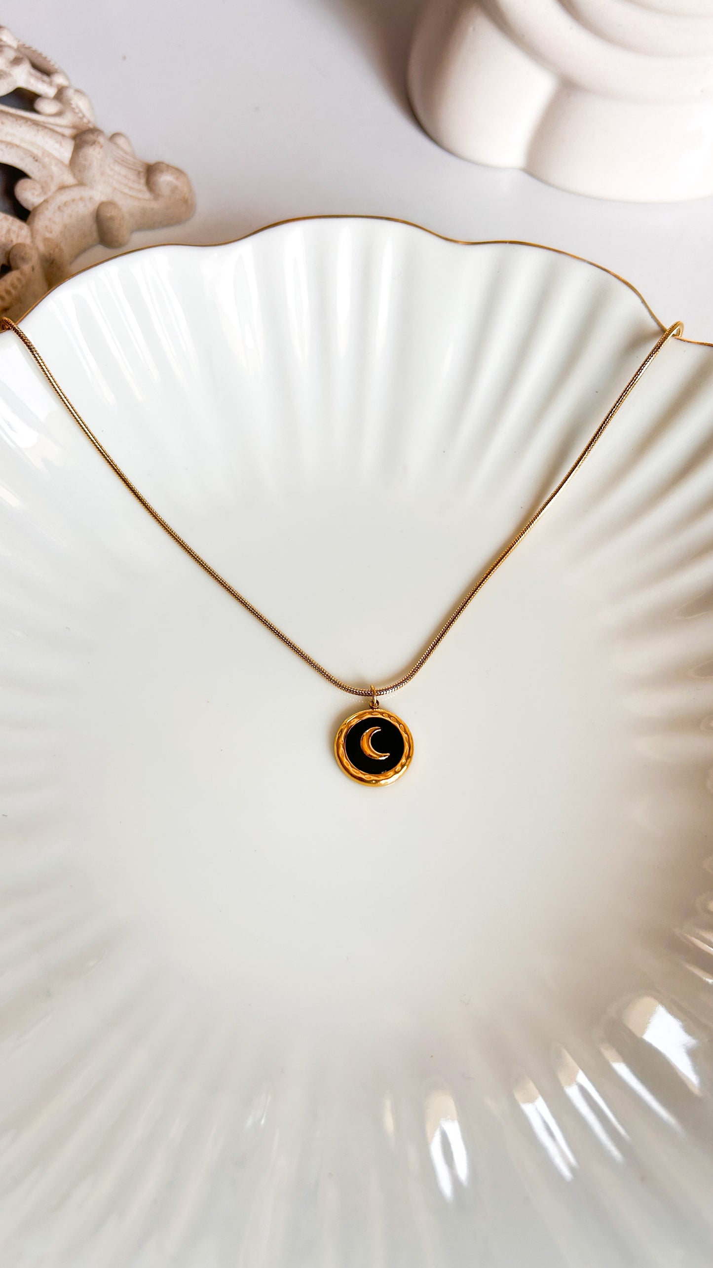 The moon necklace