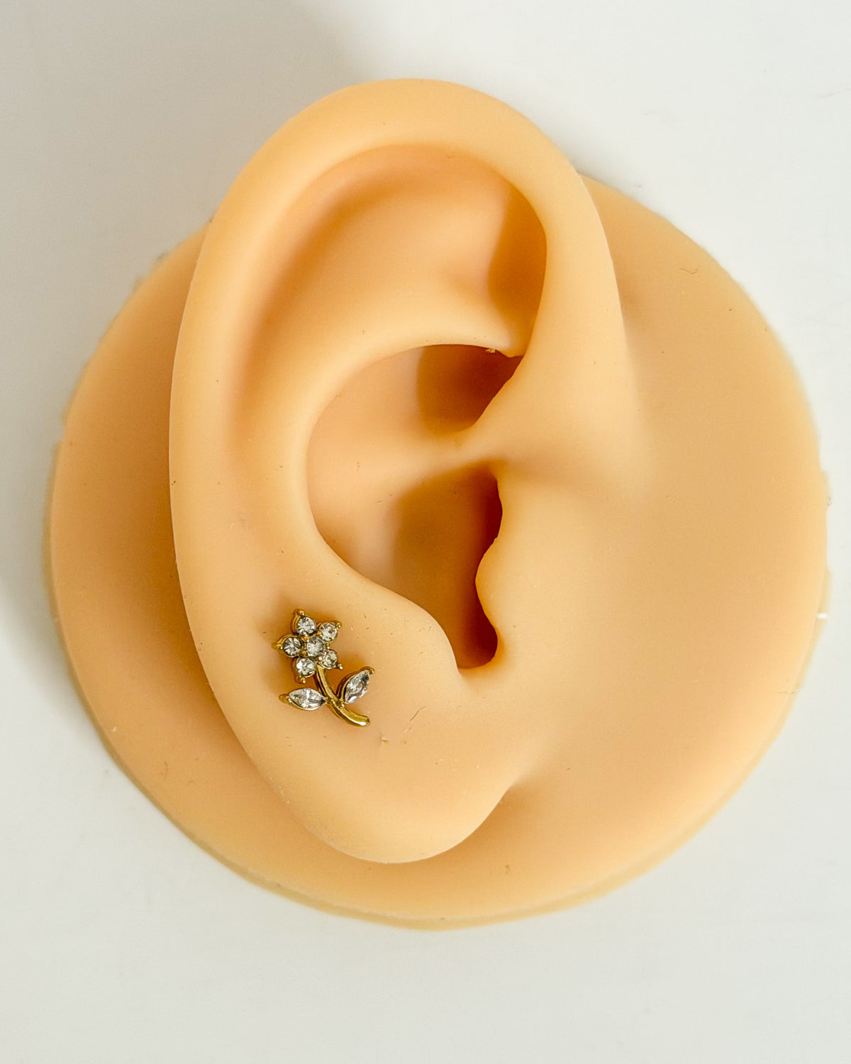 White flower ballback studs (Ss)
