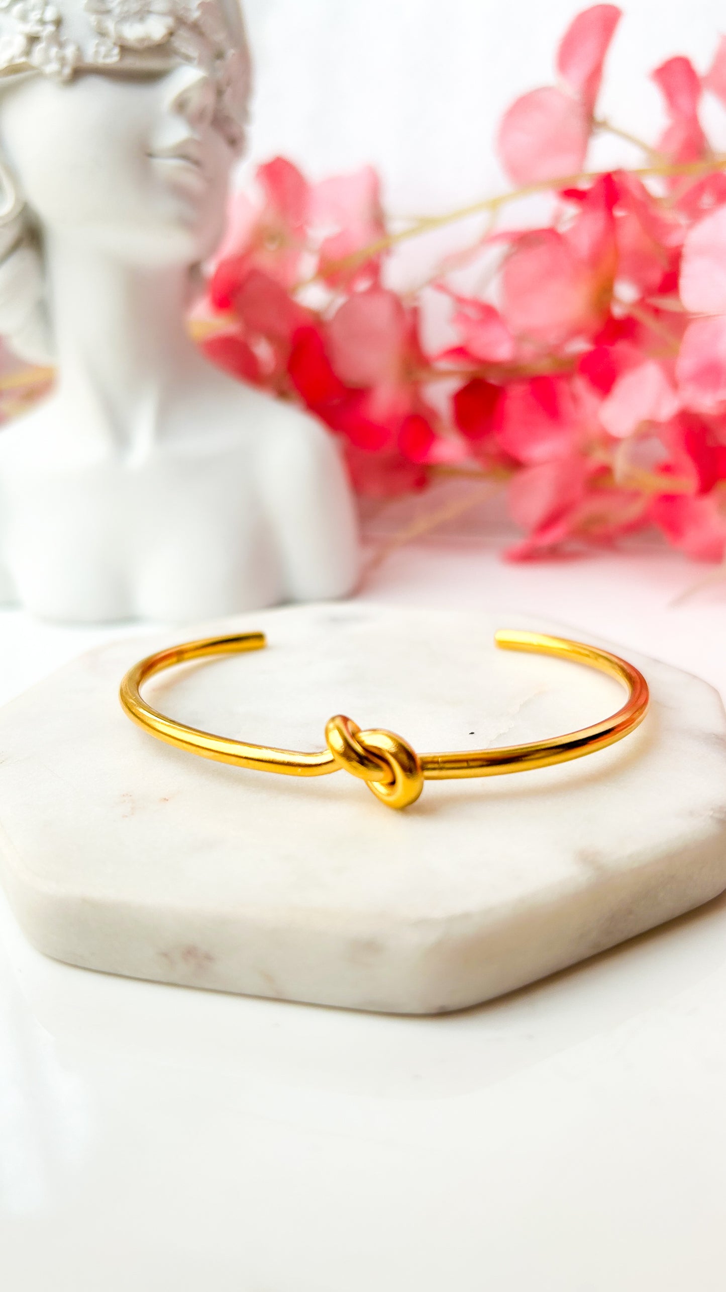 Knot detailed adjustable bracelet