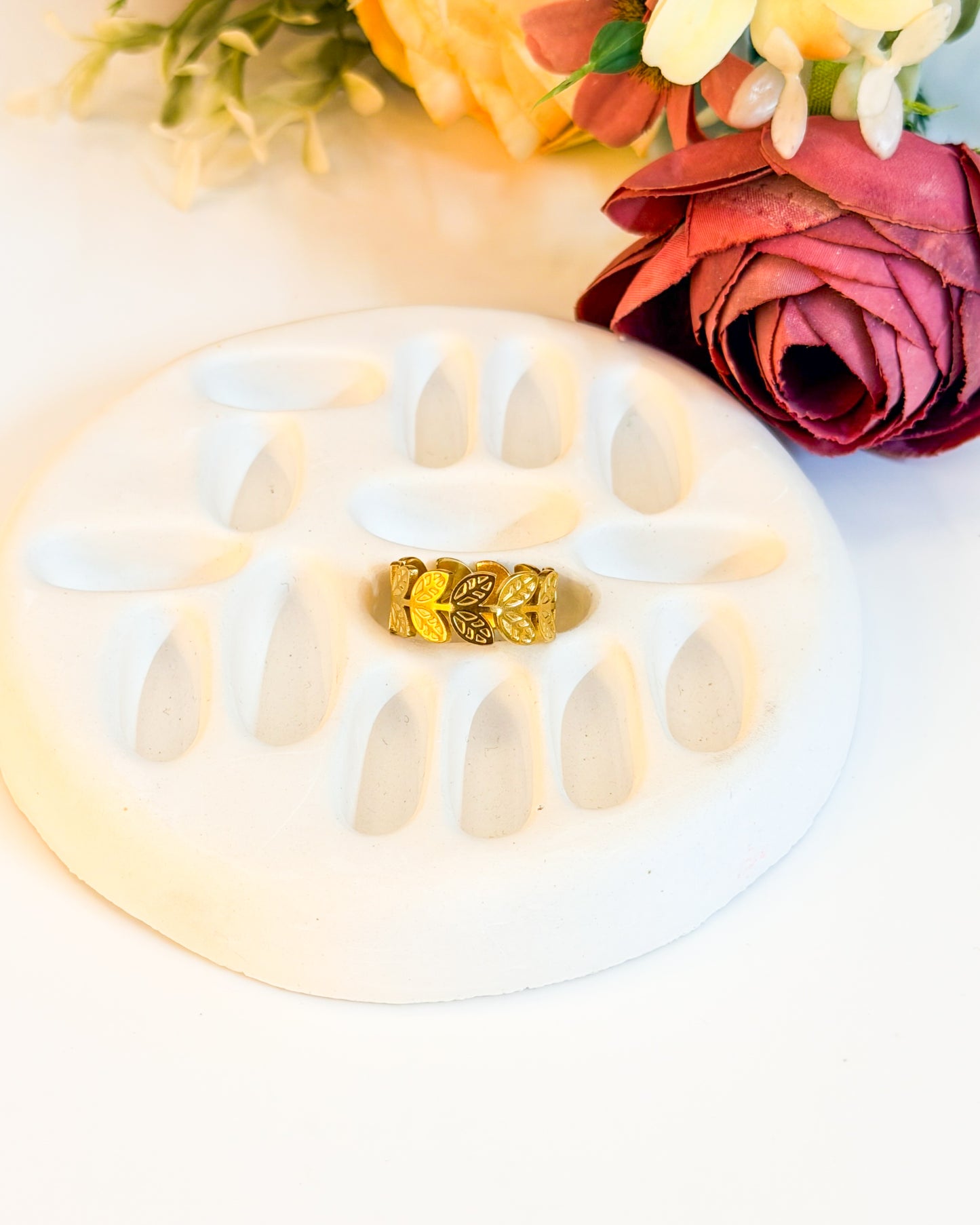 Leaf string adjustable ring