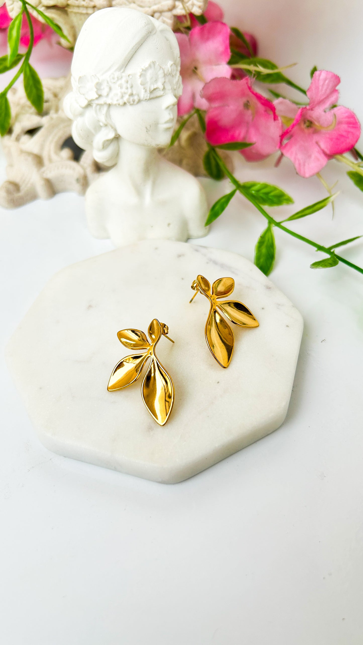 Leafy studs