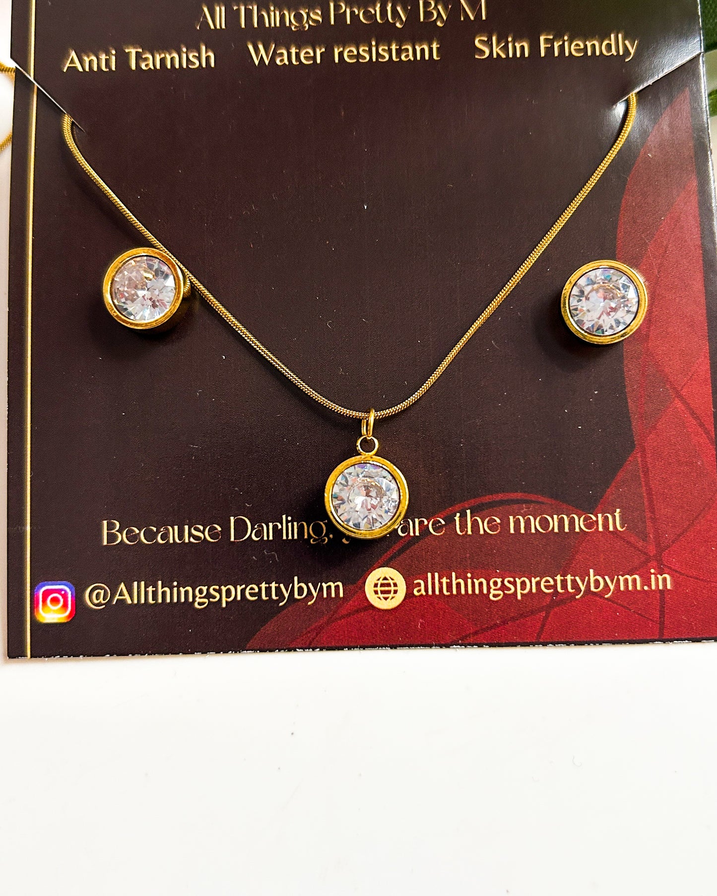 Structured solitaire combo( necklace + earrings)