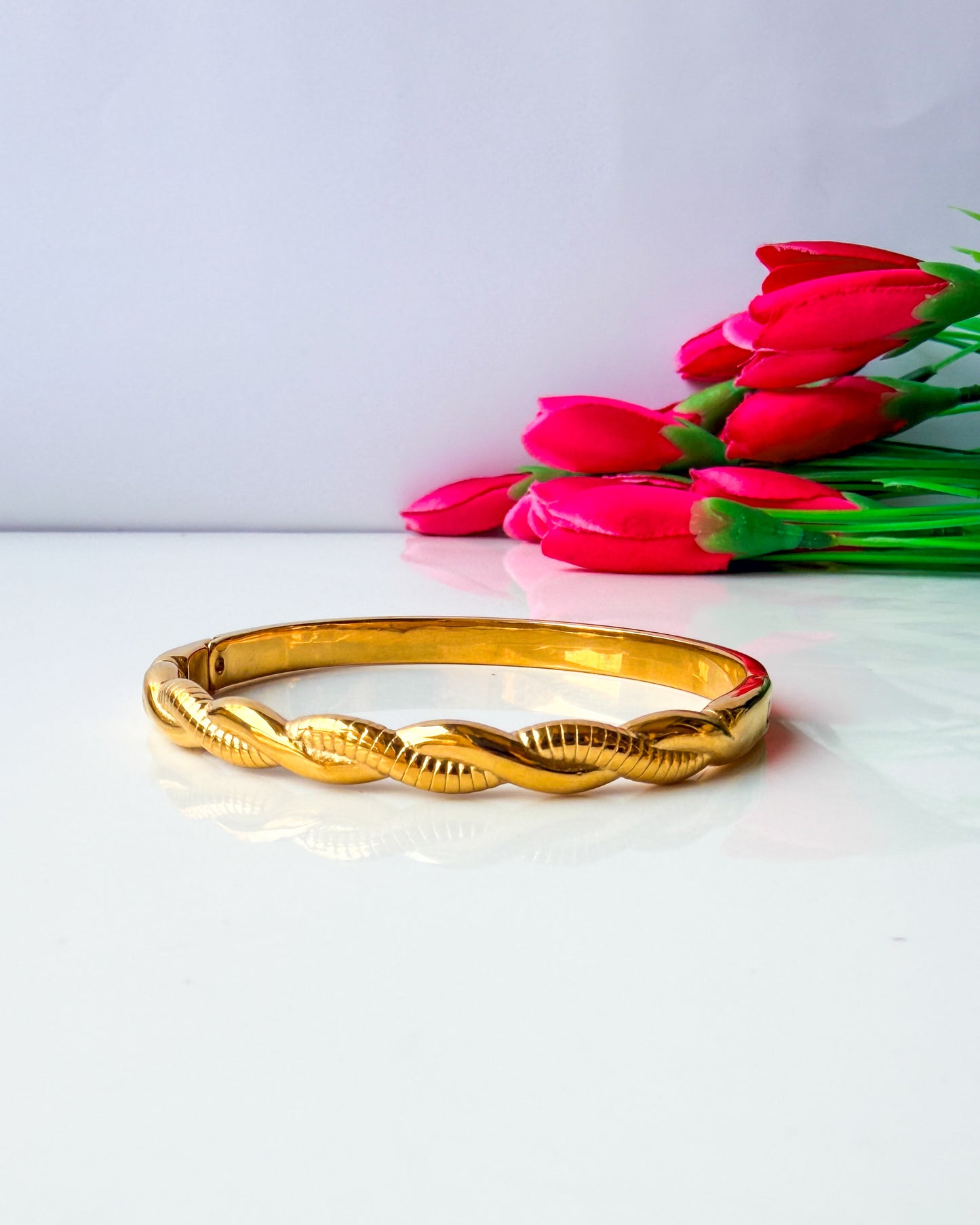 Twisted statement bracelet