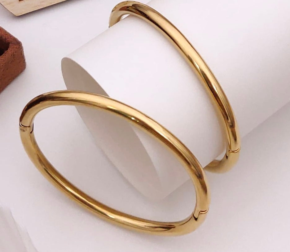 Plain thin wrist bracelet