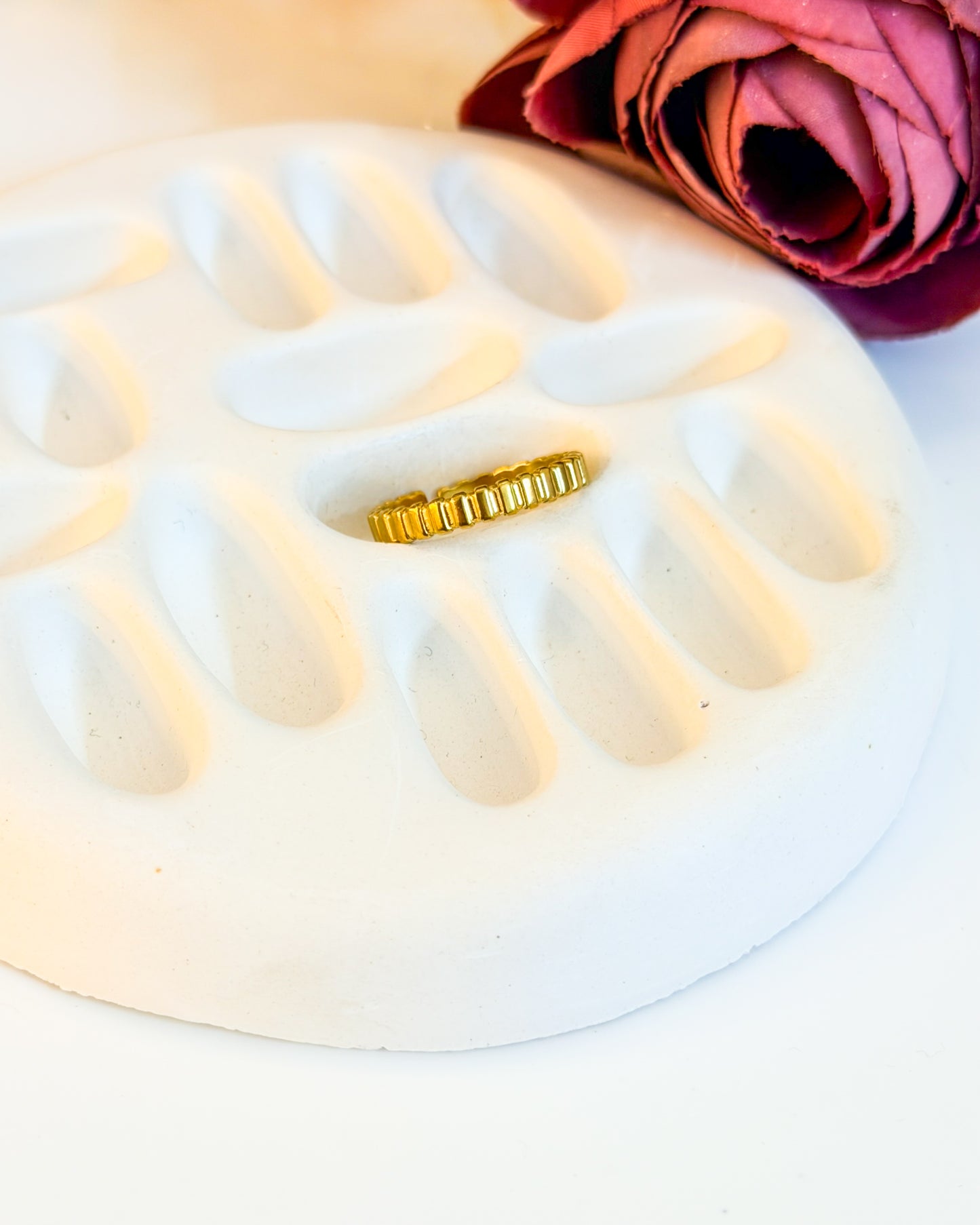 Delicate band adjustable ring