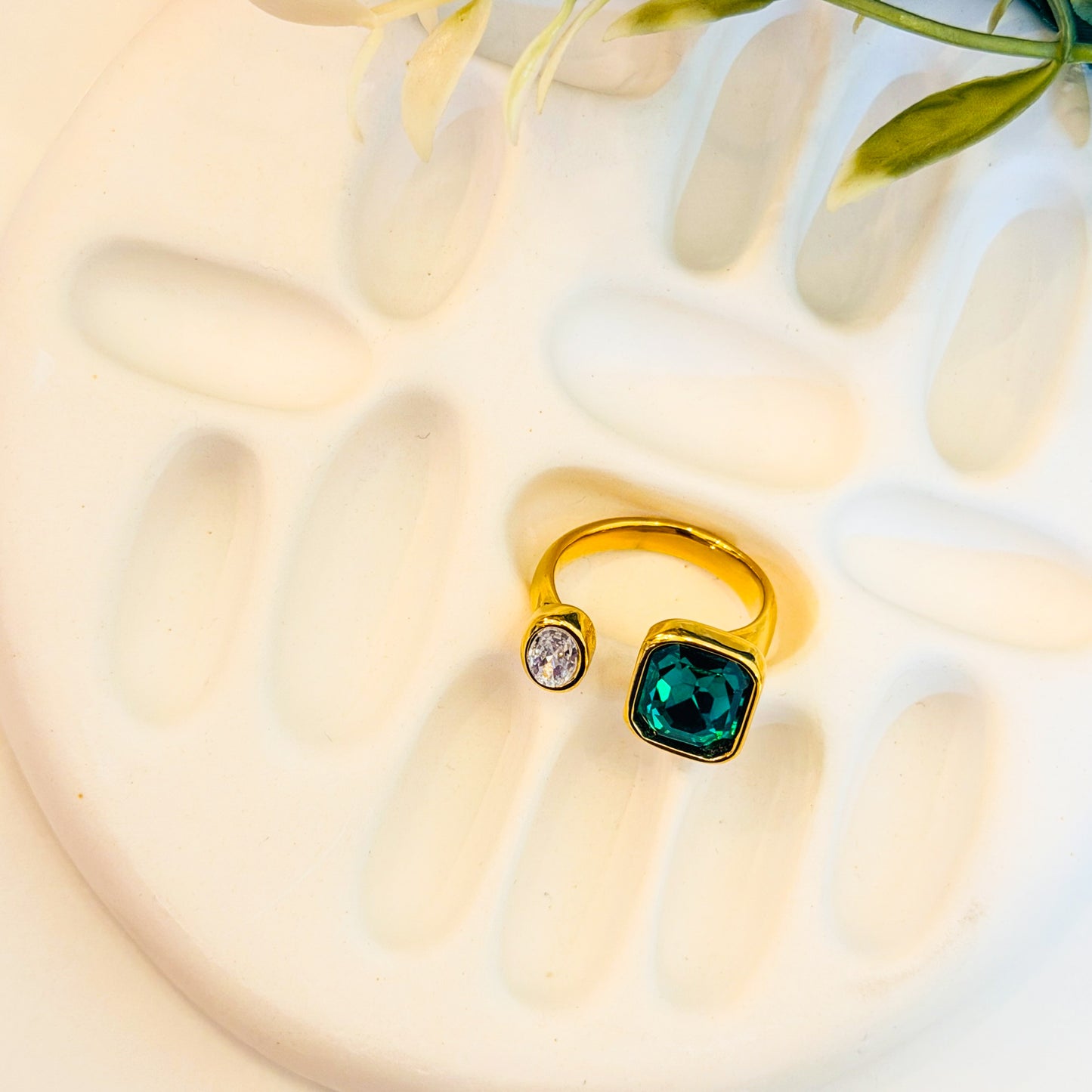 Toi moi adjustable ring