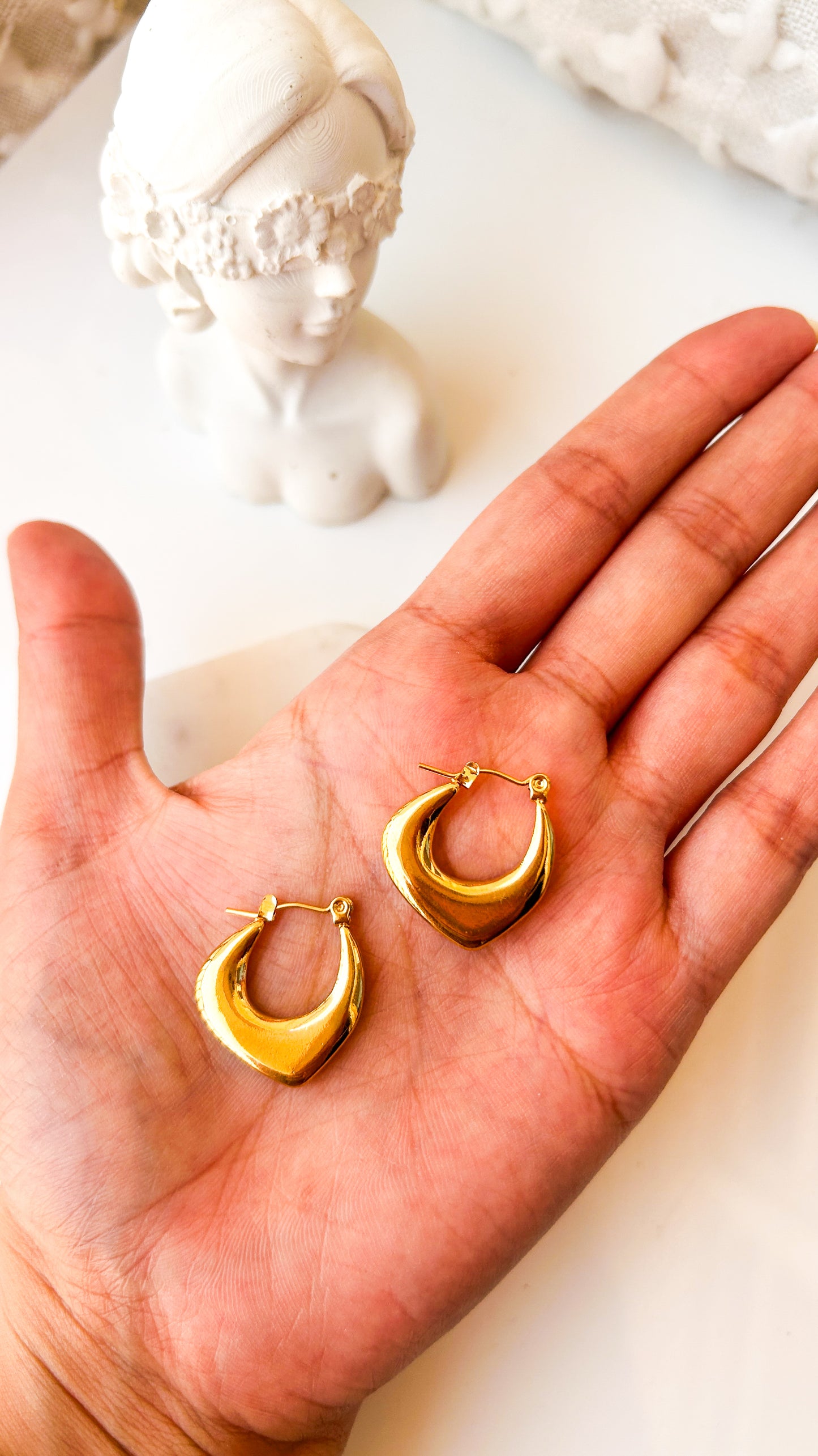V shaped hoops