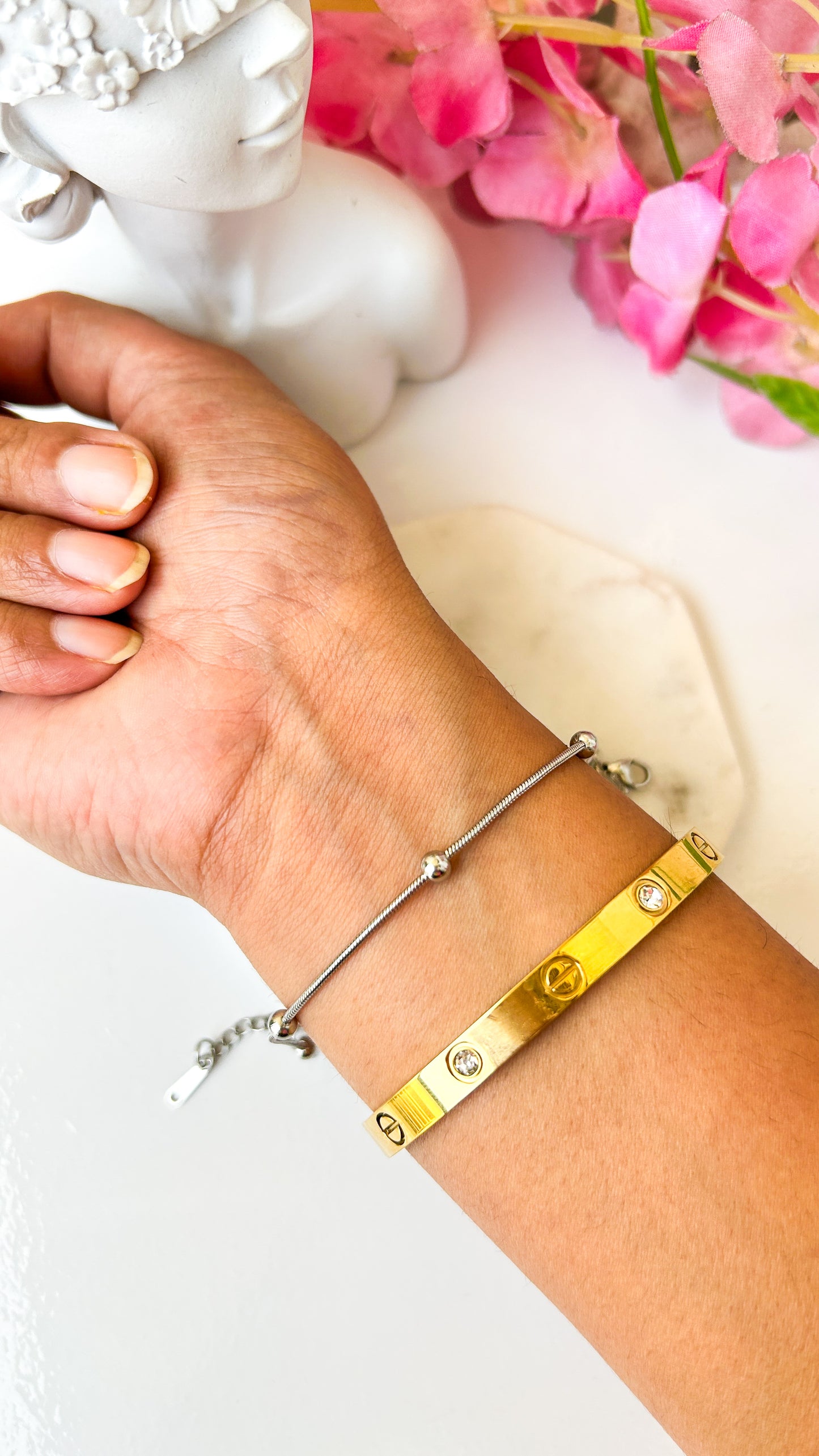 Minimal beaded bracelet