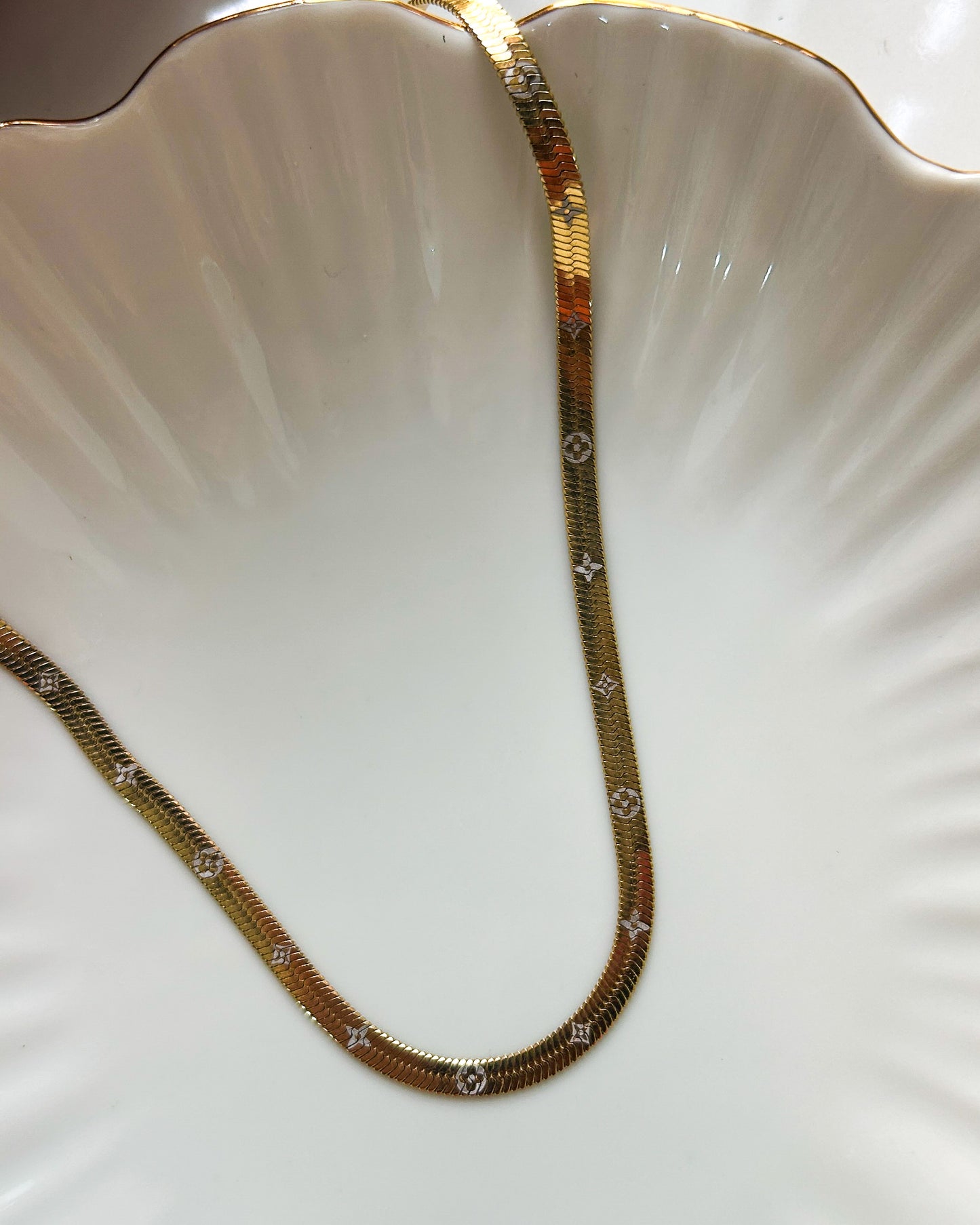 Brand detailed snake chain