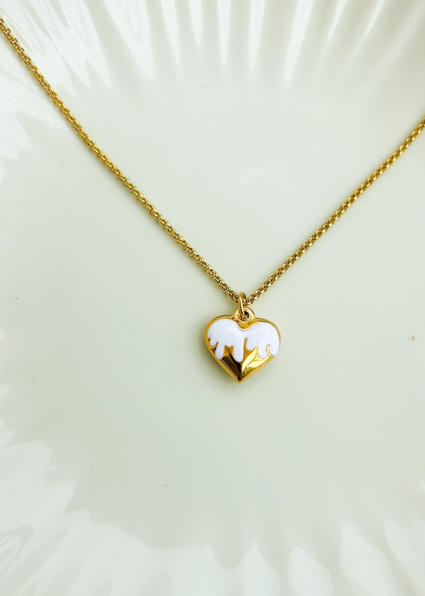 Mini dripping heart necklace