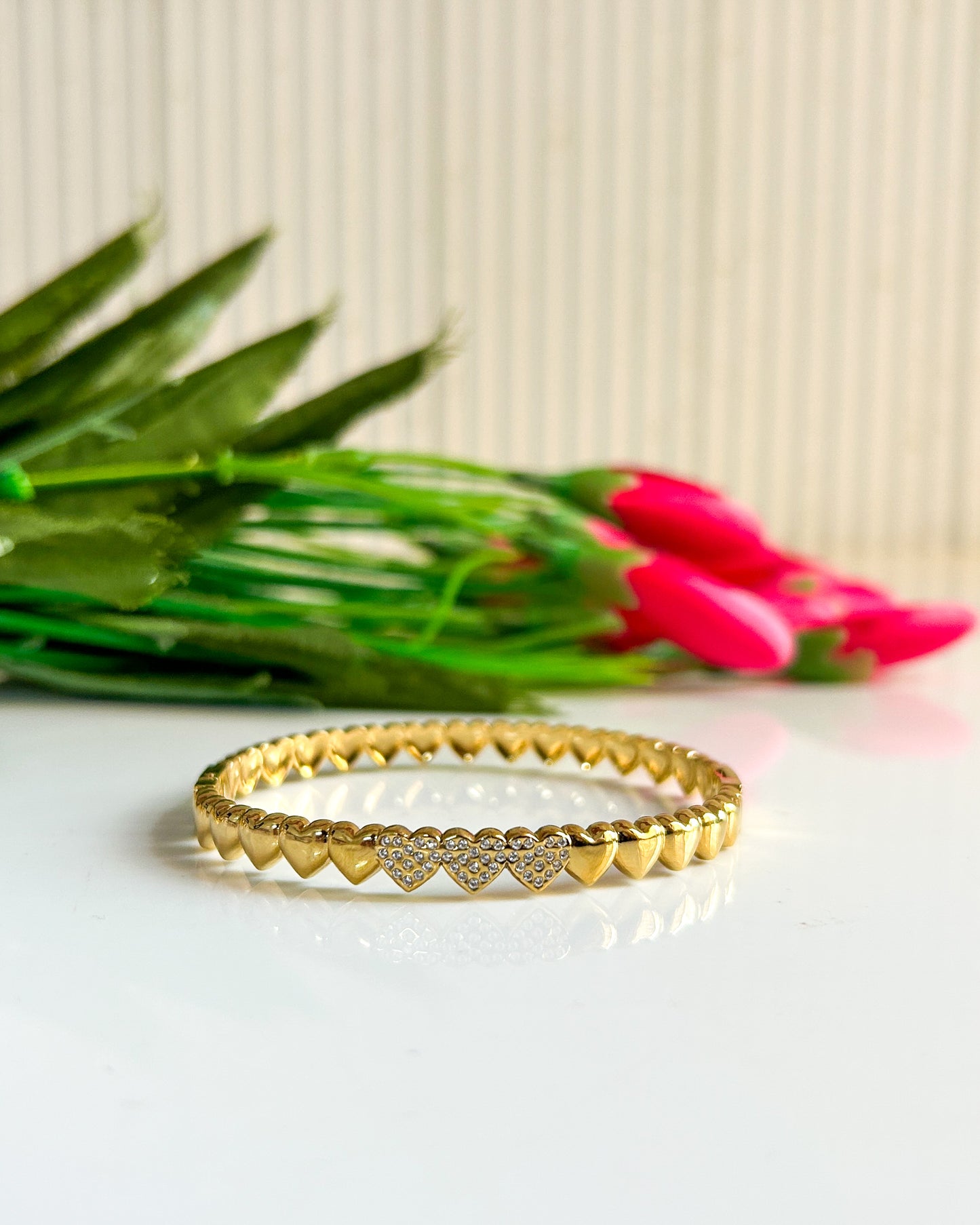 Heart detailed studded bracelet