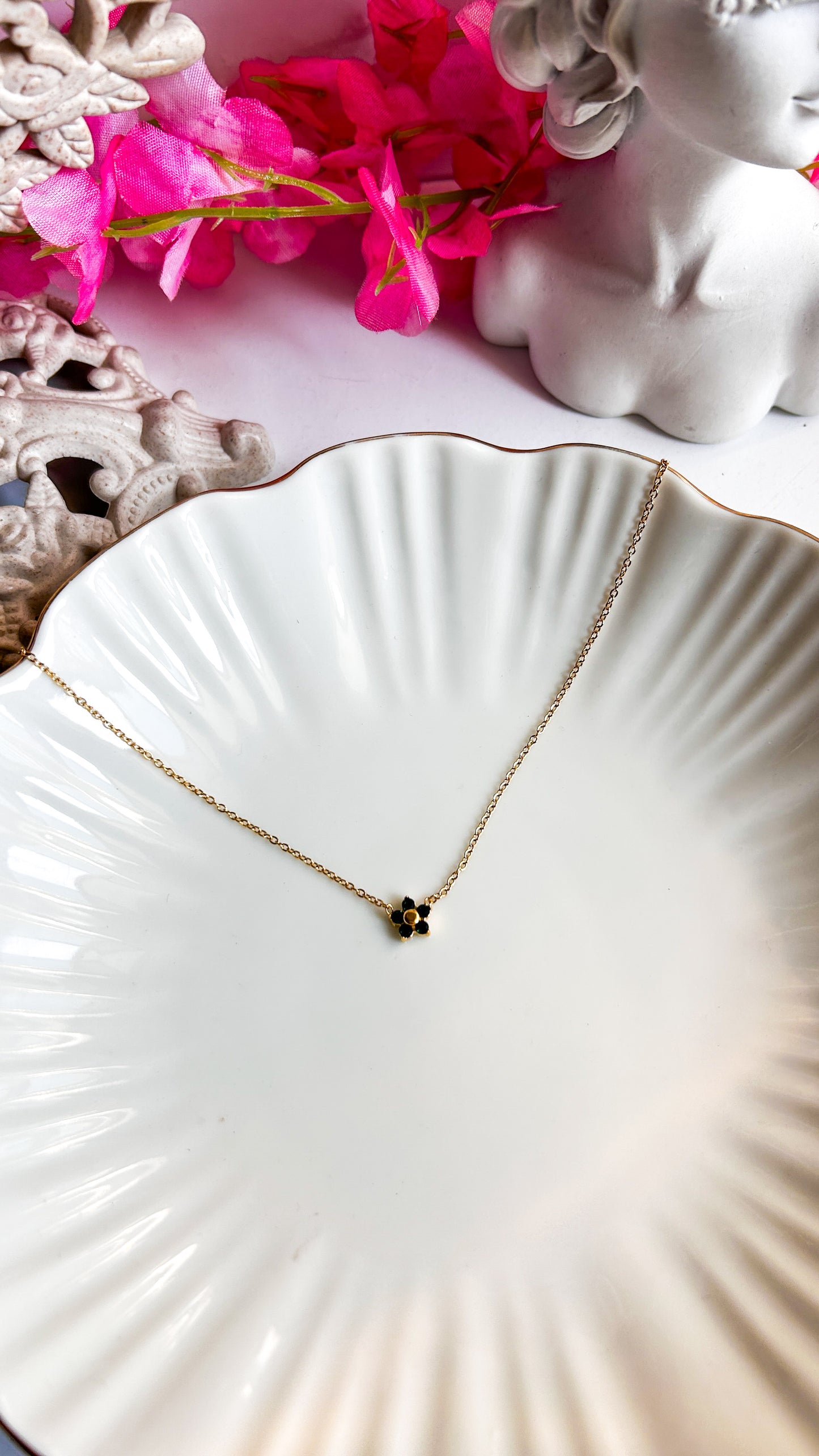 Mini floral stone necklace