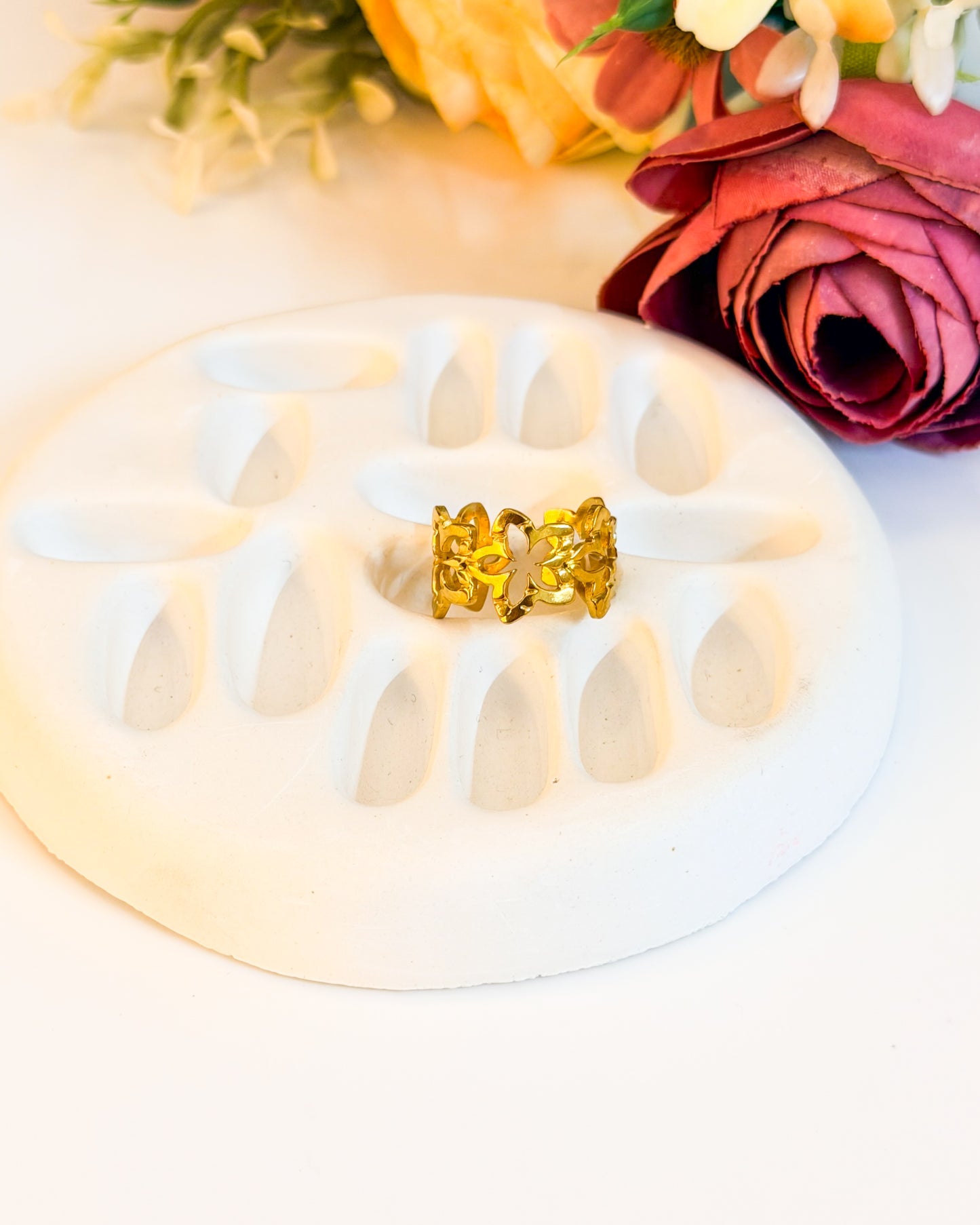 Cutout flower Adjustable ring