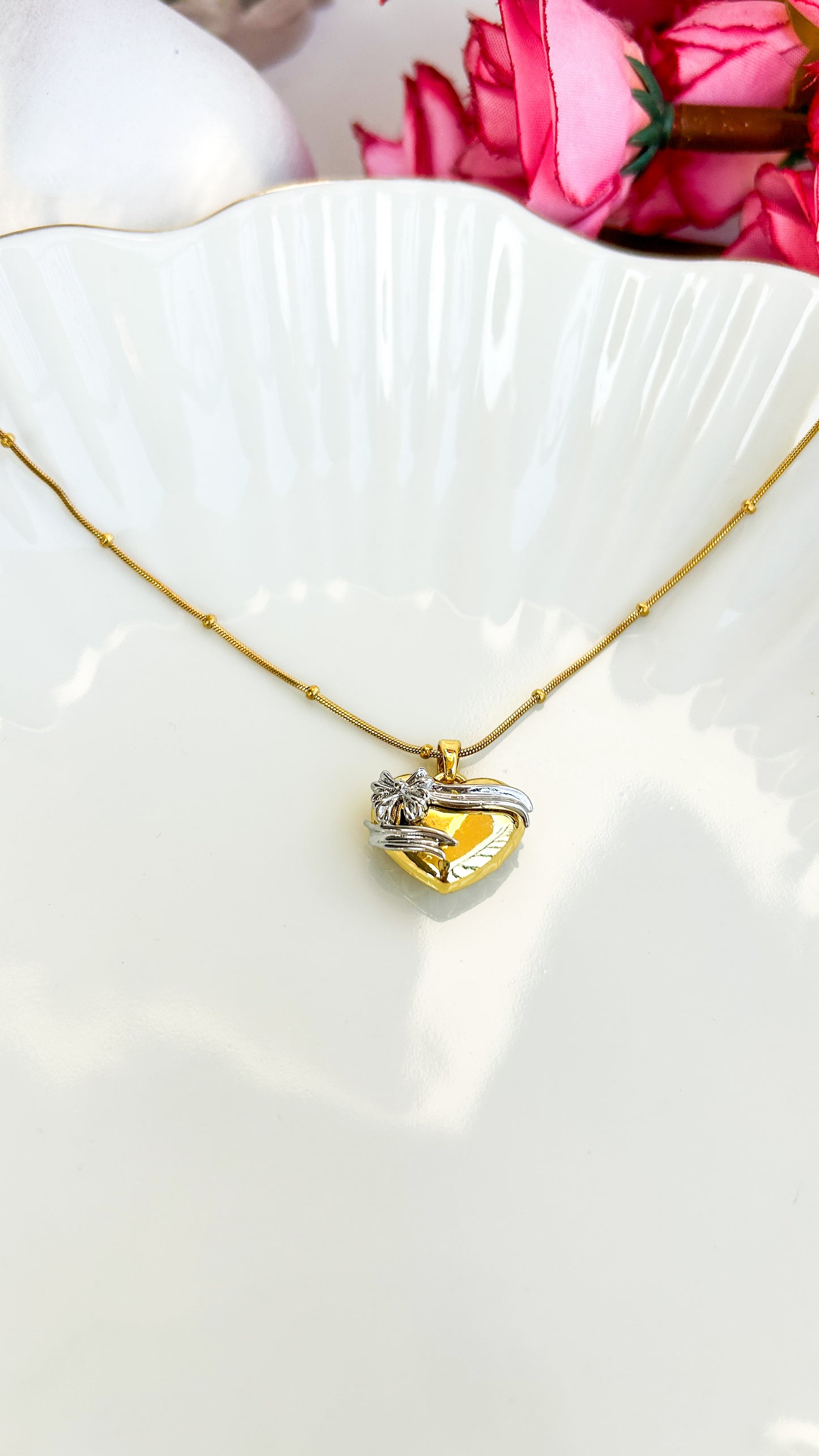 Lacey heart bow necklace
