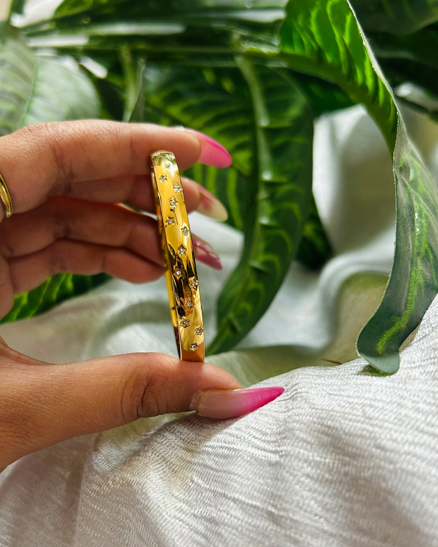 Star thin wrist / baby size bracelet